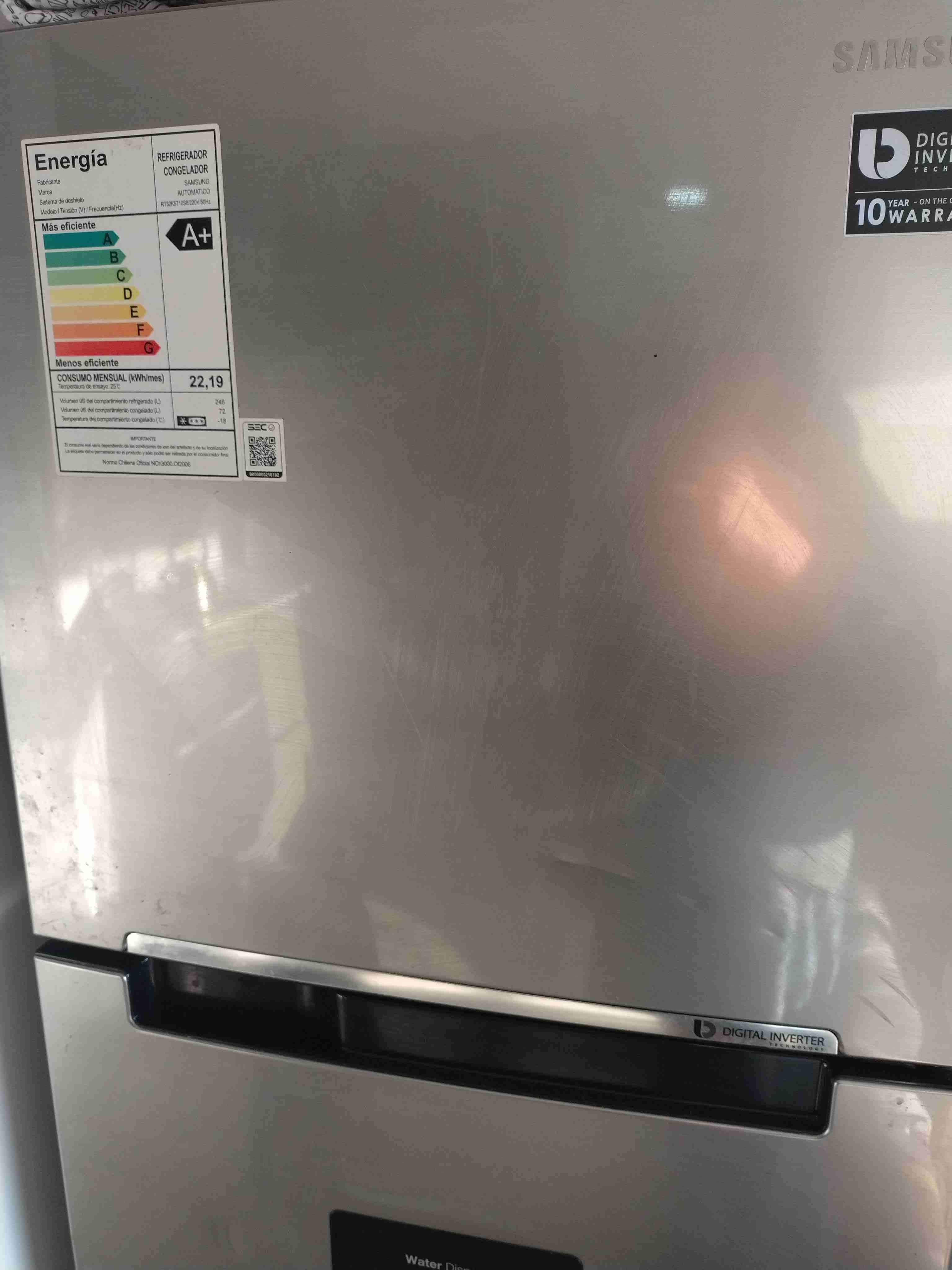 Refrigerador con dispensador de agua - miniatura 2