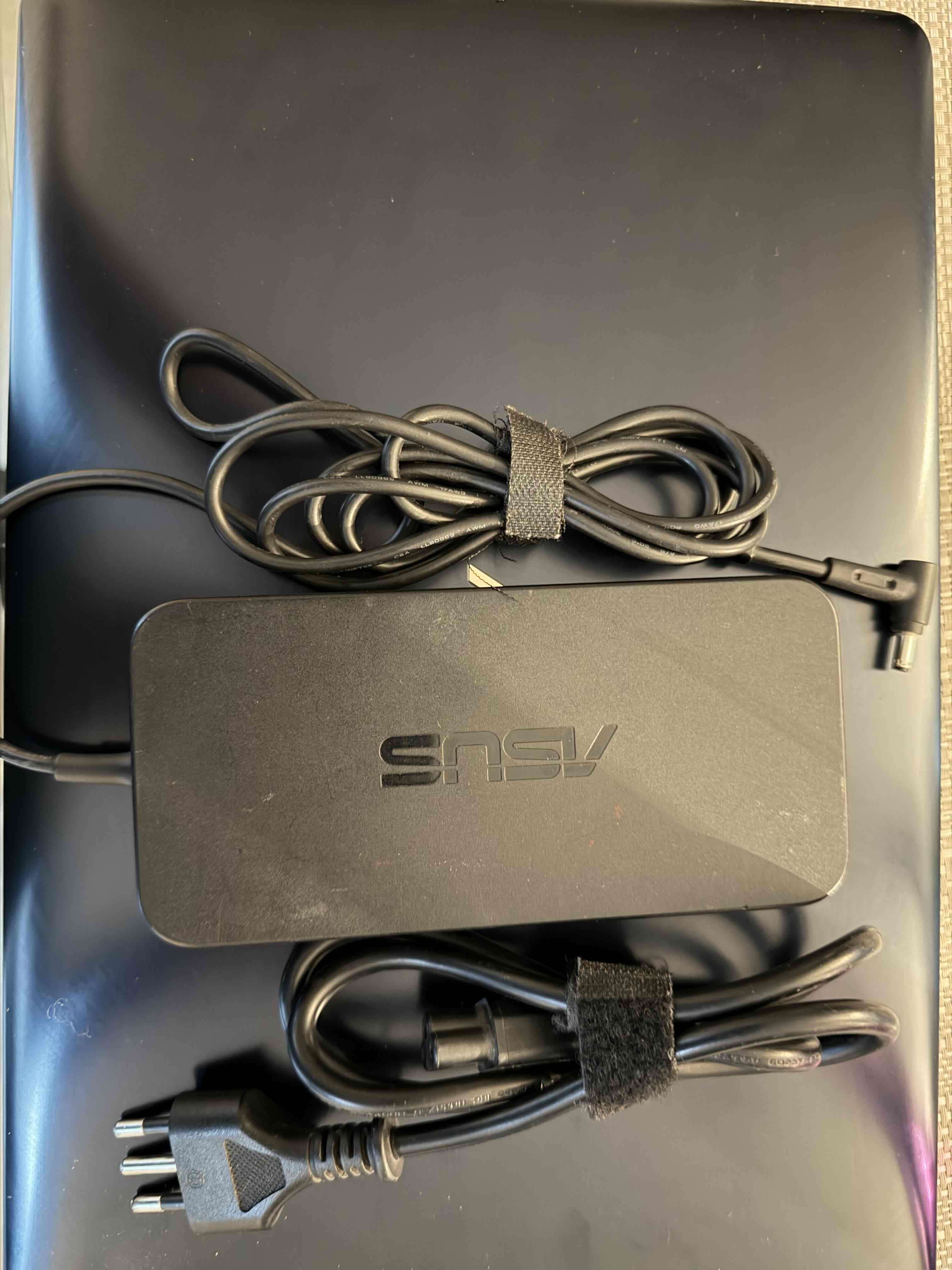 Ultrabook Asus ZenBook UX580G - miniatura 2