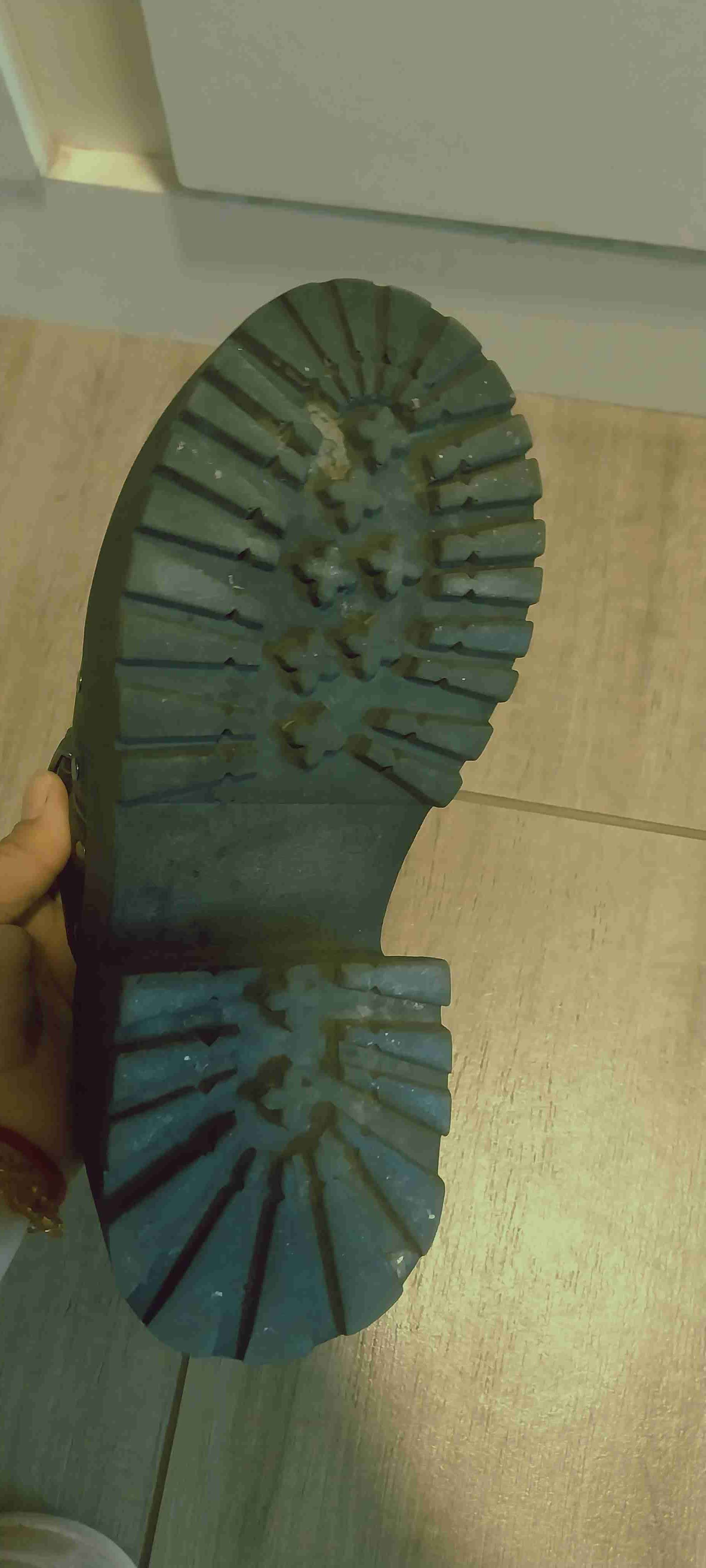 Zuecos negros con plataforma marca Gotta - miniatura 2