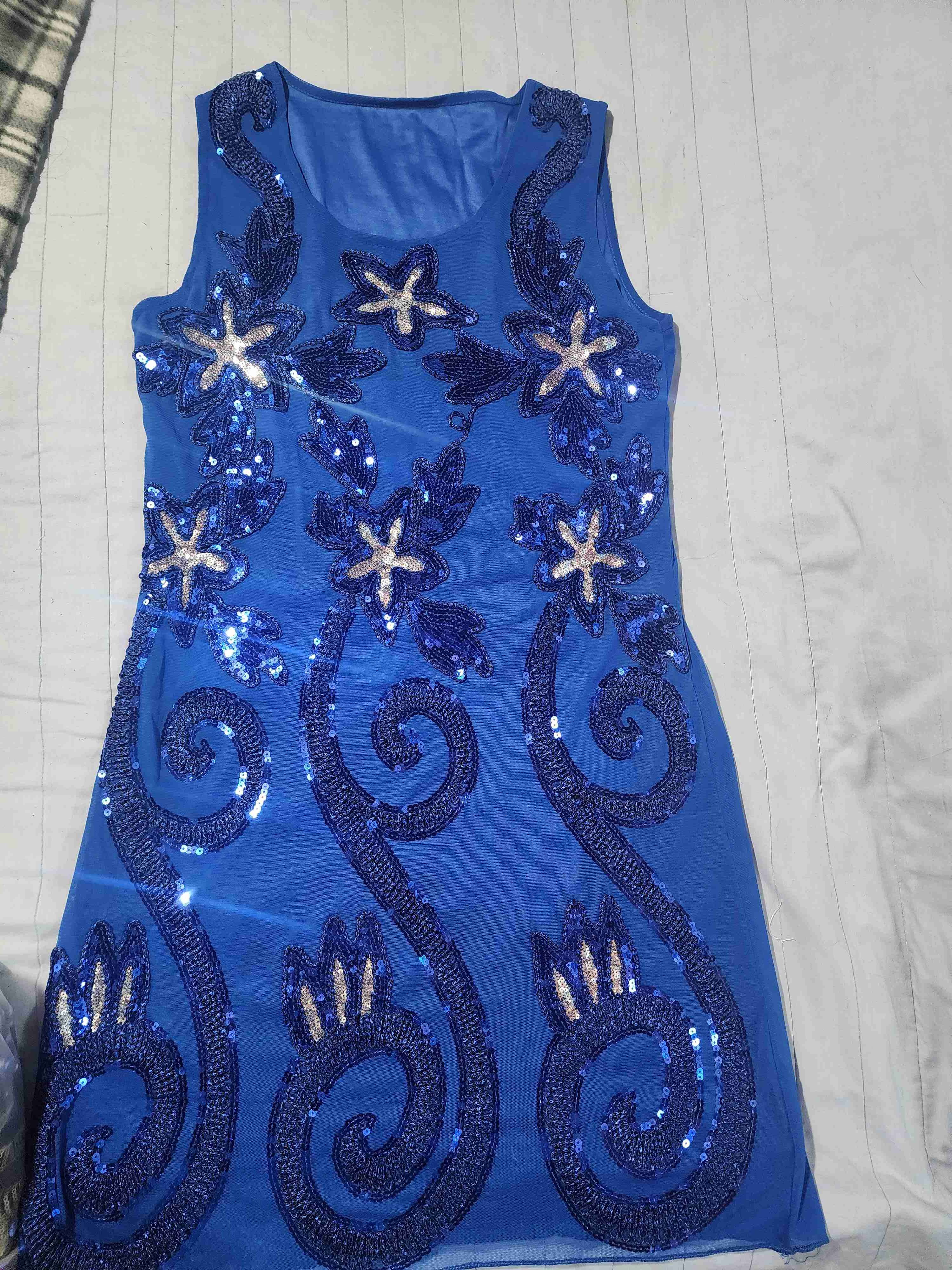 Vestido negro con lentejuelas - miniatura 5