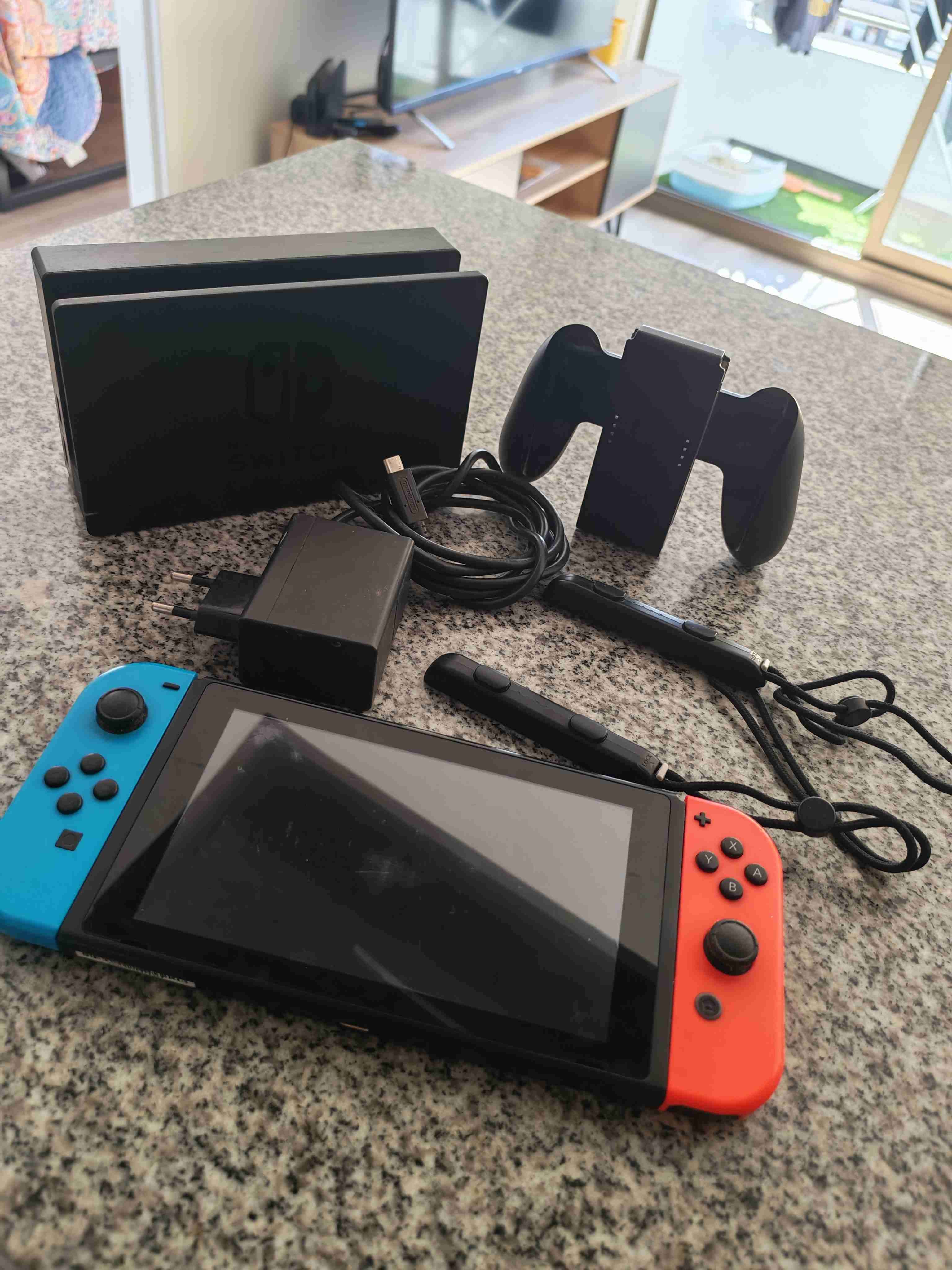 Consola Nintendo Switch con accesorios - miniatura 1