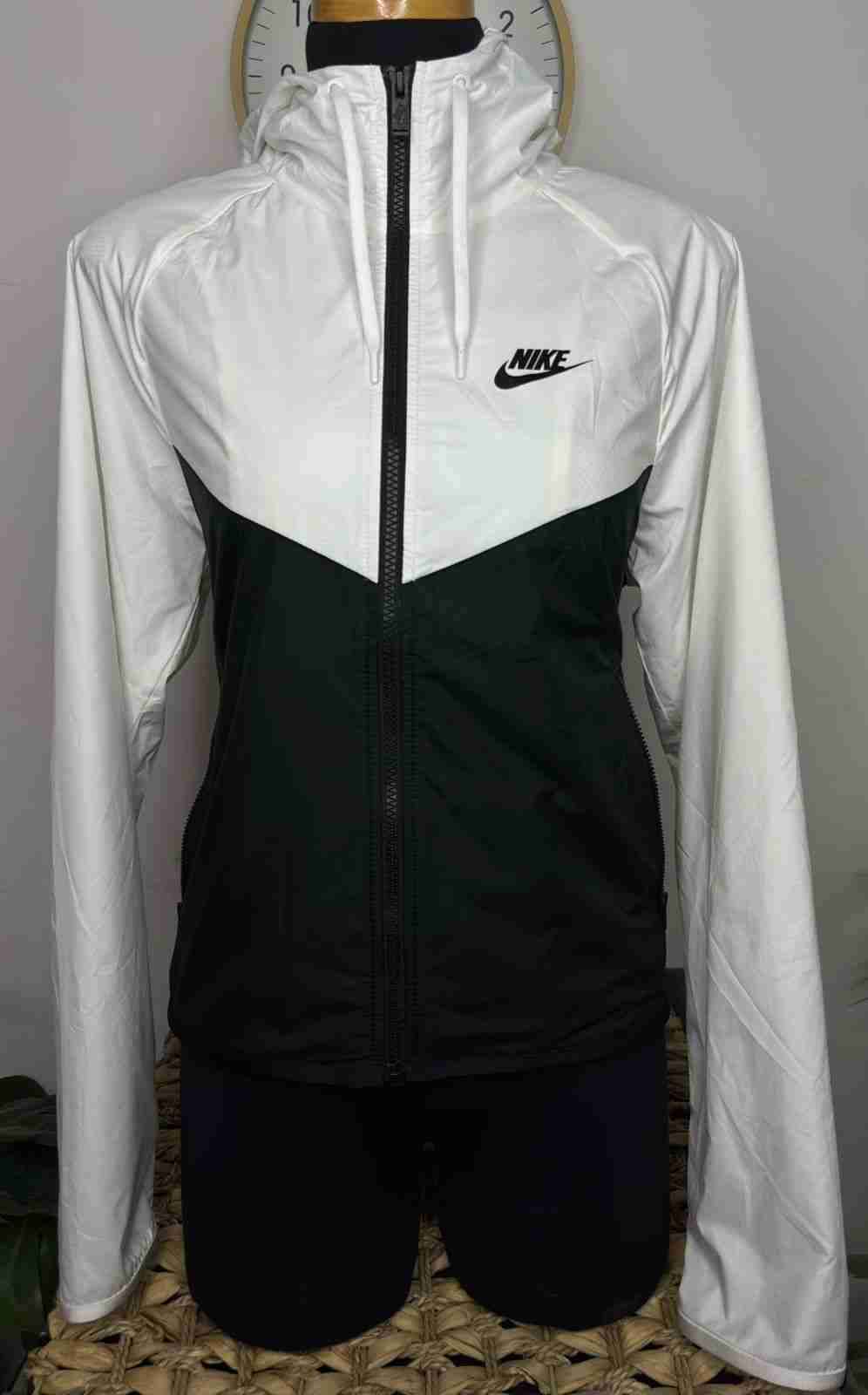 Cortaviento Nike blanco y negro - miniatura 1