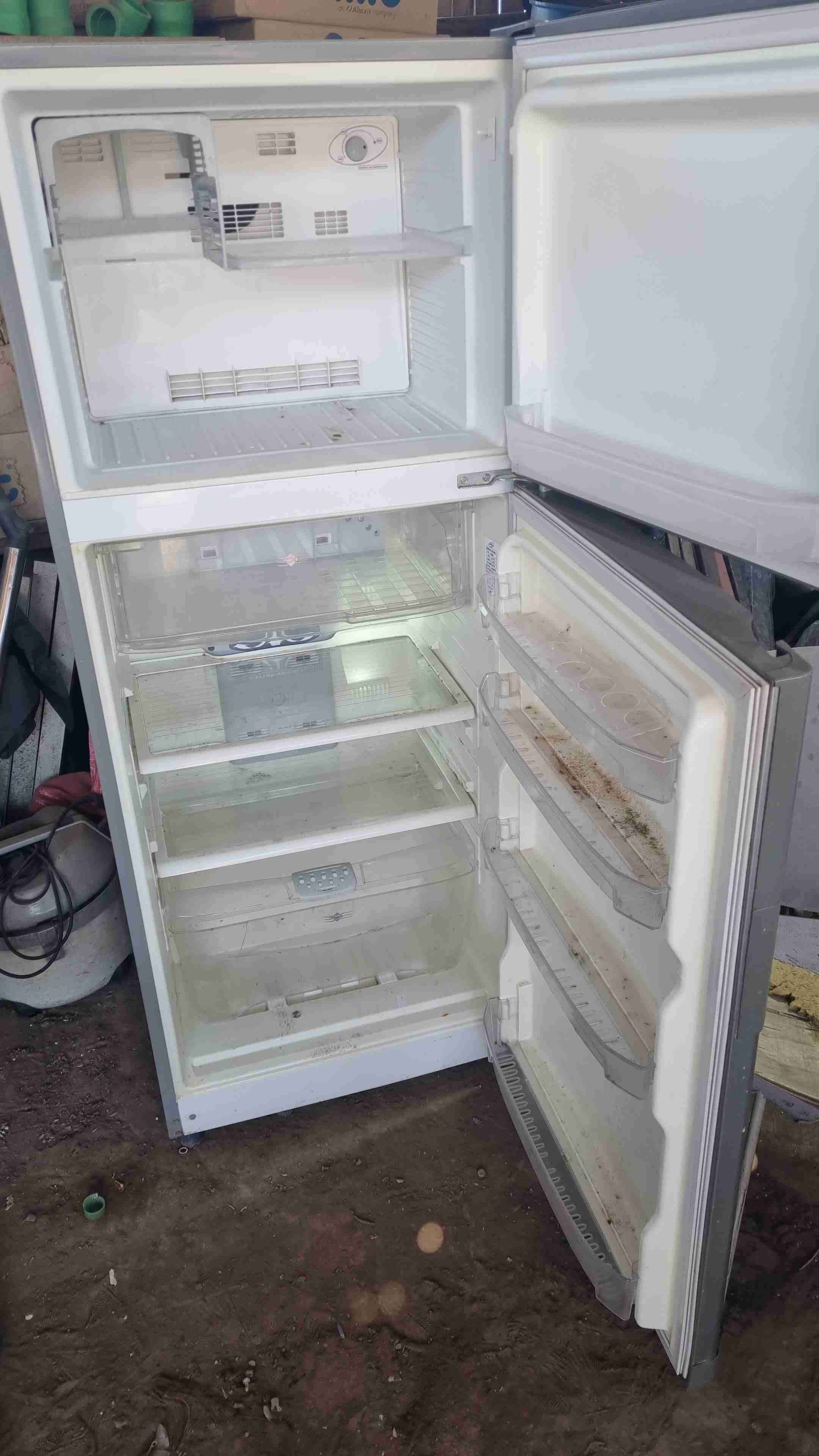 Refrigerador dos puertas color gris - miniatura 2