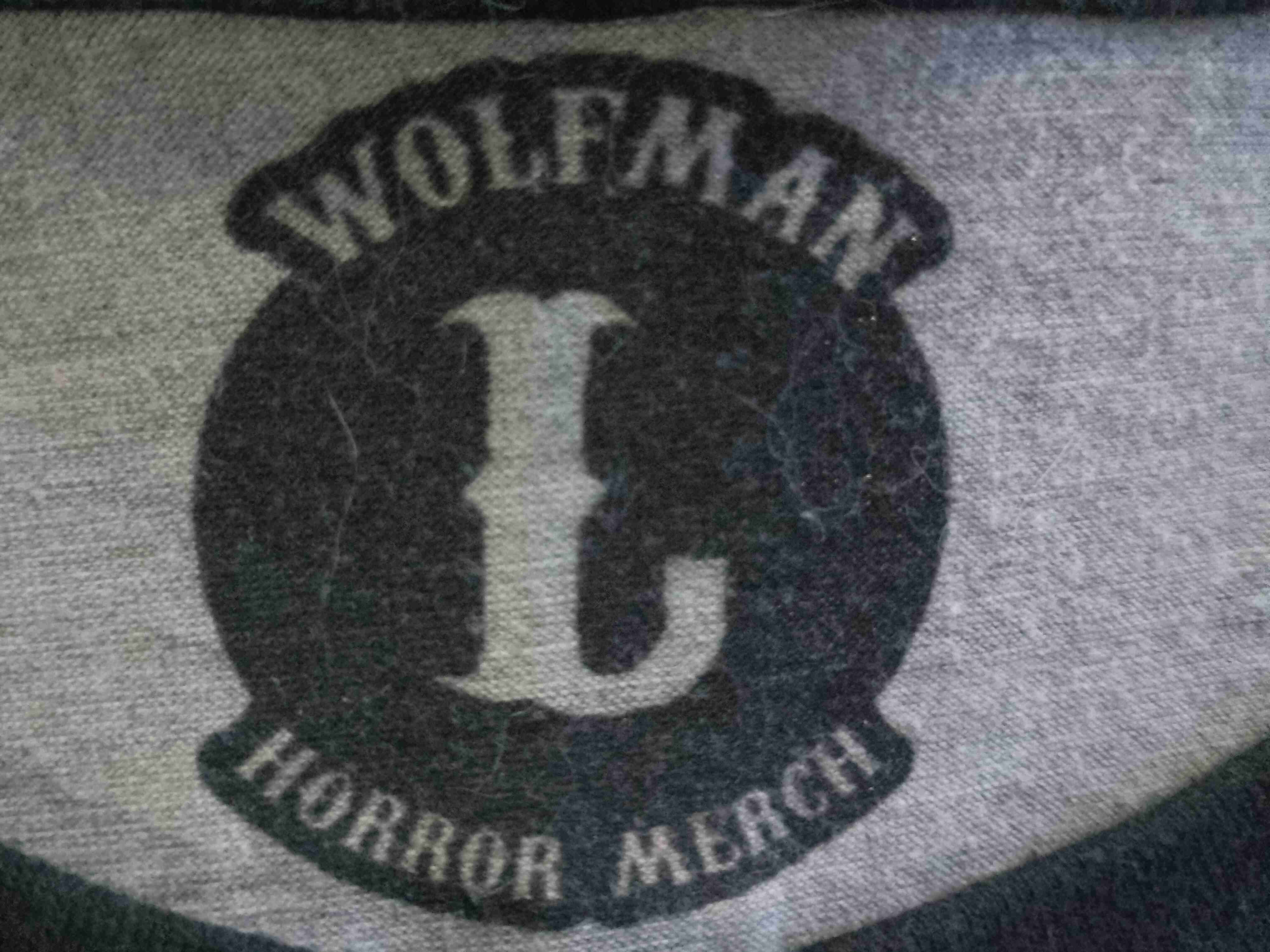 Polera Hellraiser estampada - 3