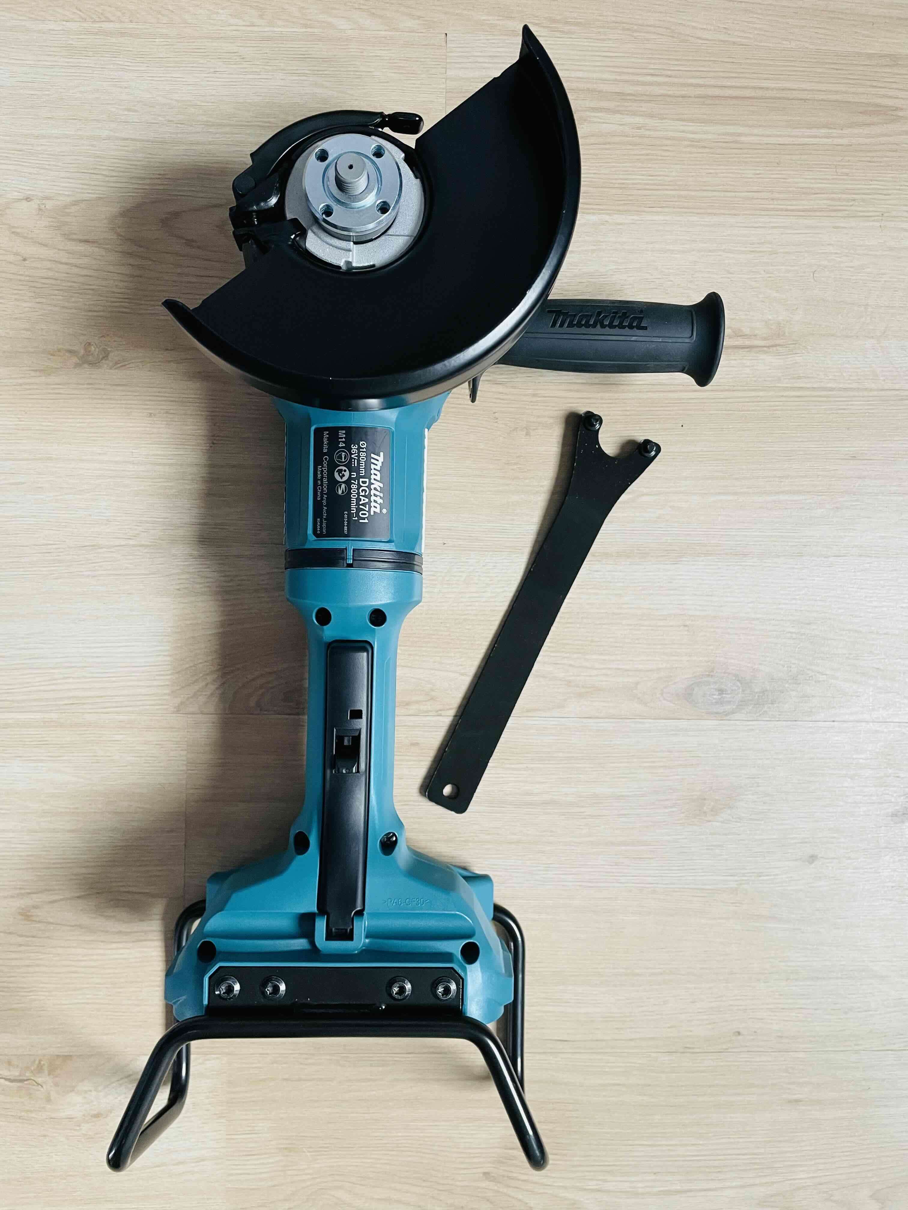 Esmeril Angular Inalámbrico Makita DGA701 7” 36V - miniatura 2