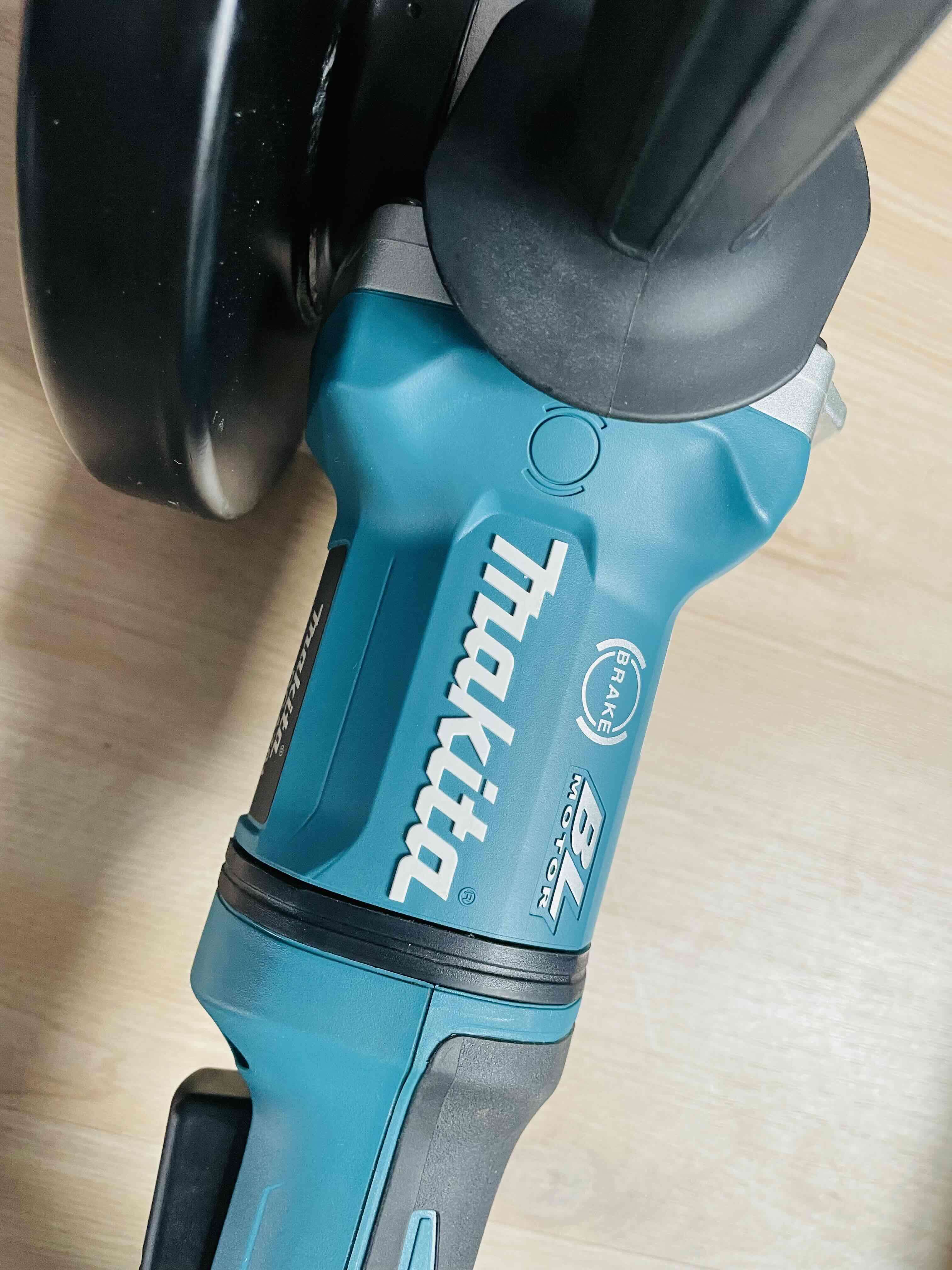 Esmeril Angular Inalámbrico Makita DGA701 7” 36V - miniatura 4