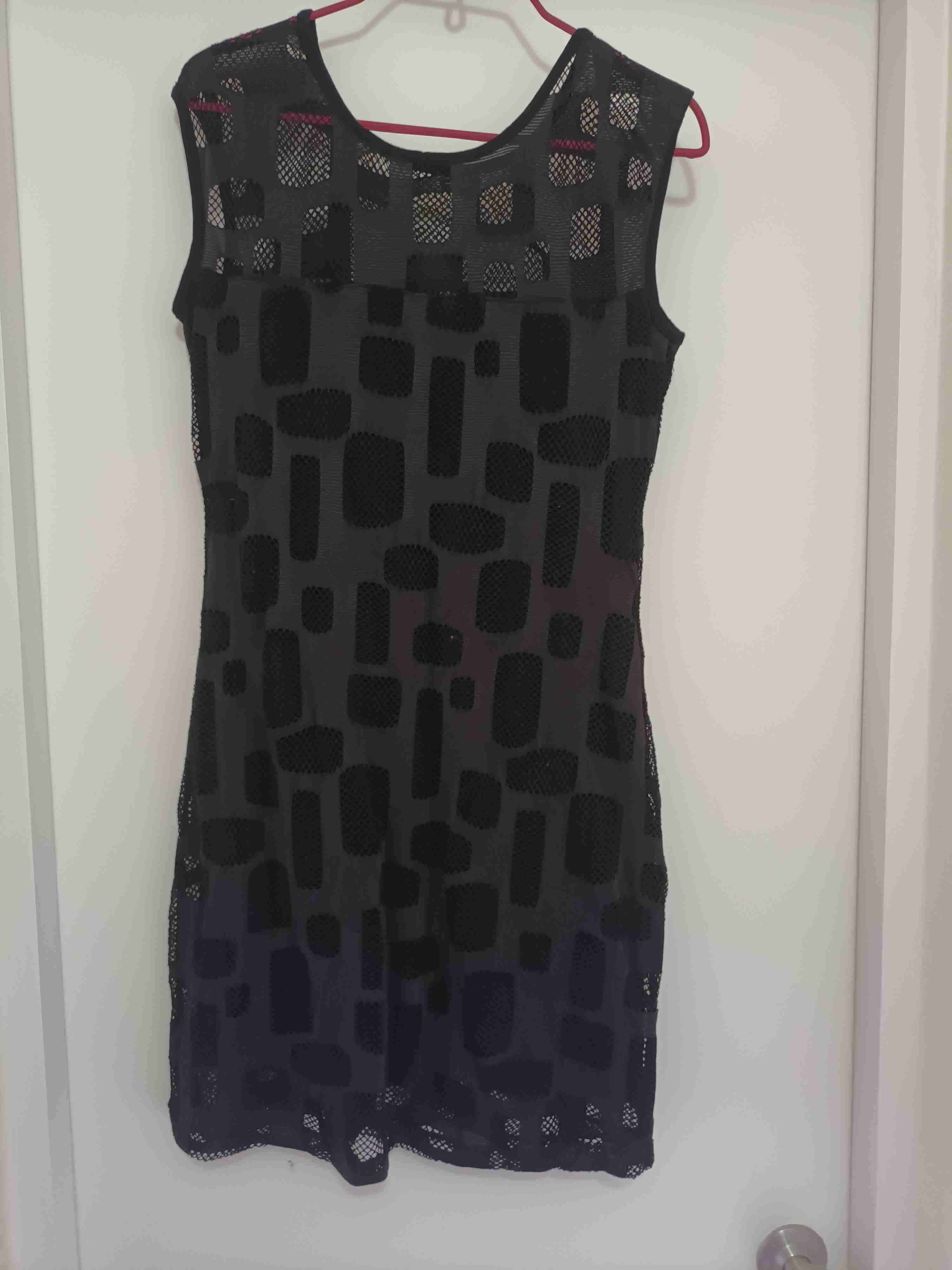 Vestido corto,negro con diseño geométrico - 1