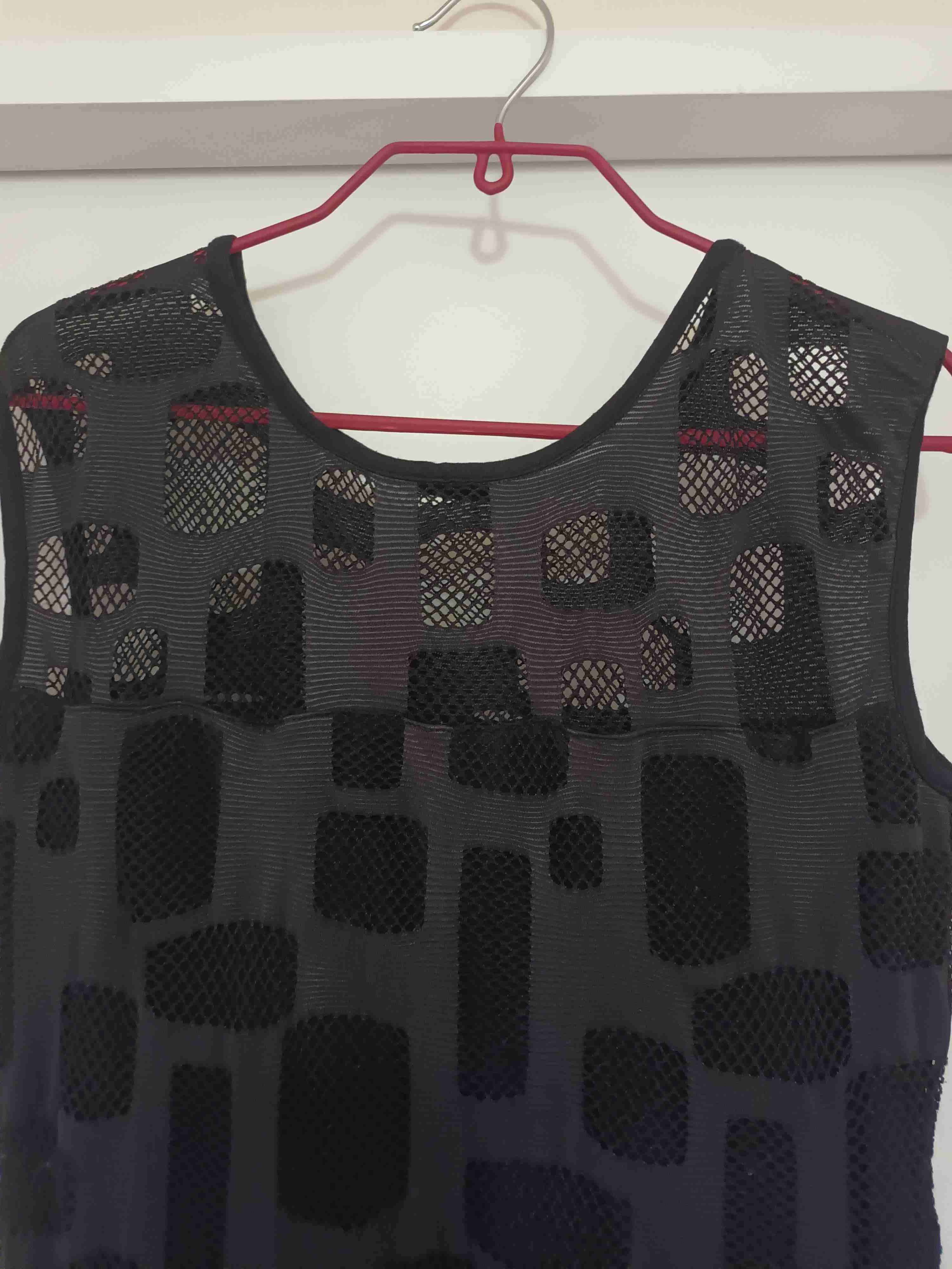 Vestido corto,negro con diseño geométrico - 2