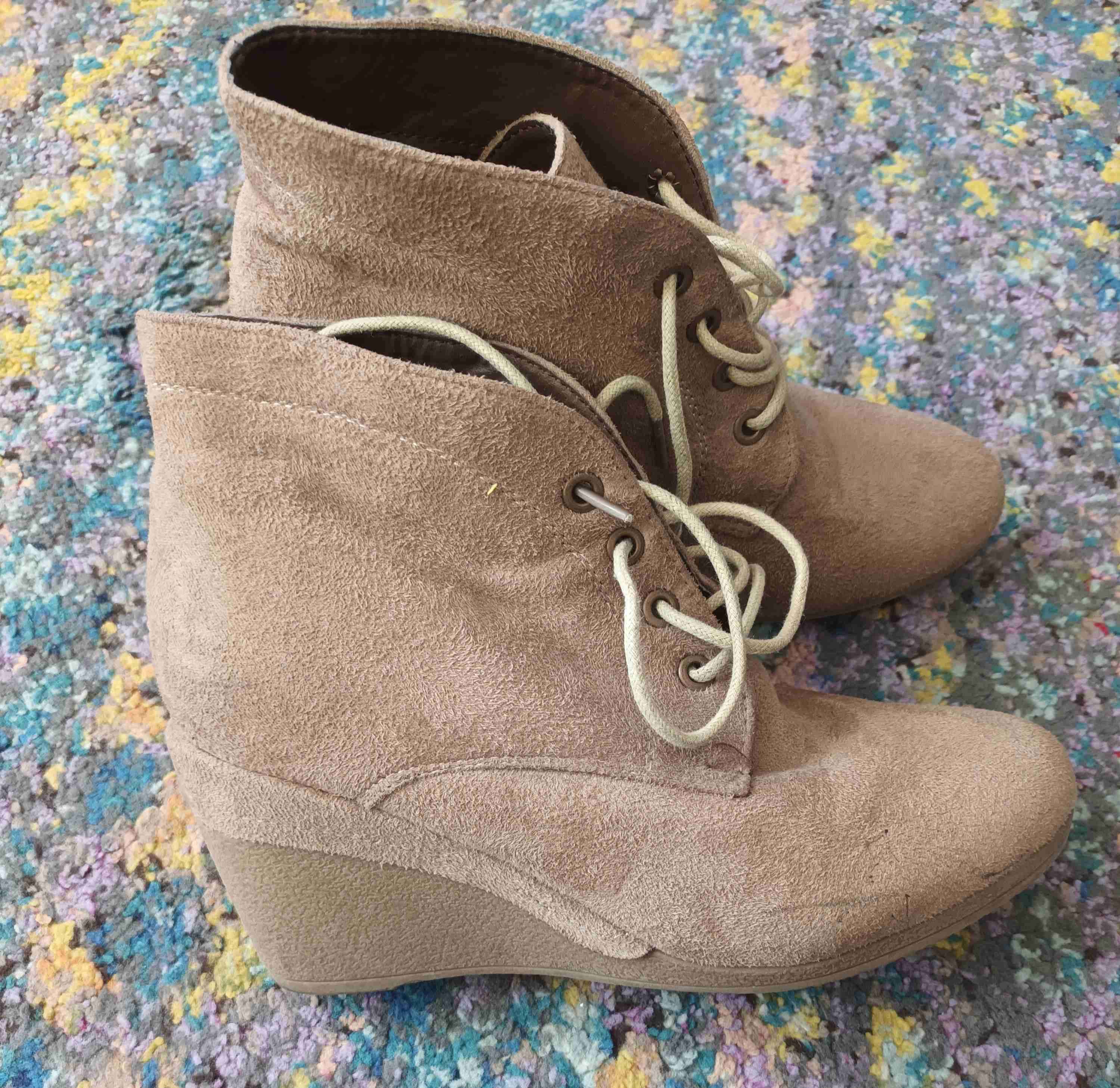 Botines de gamuza beige - 1