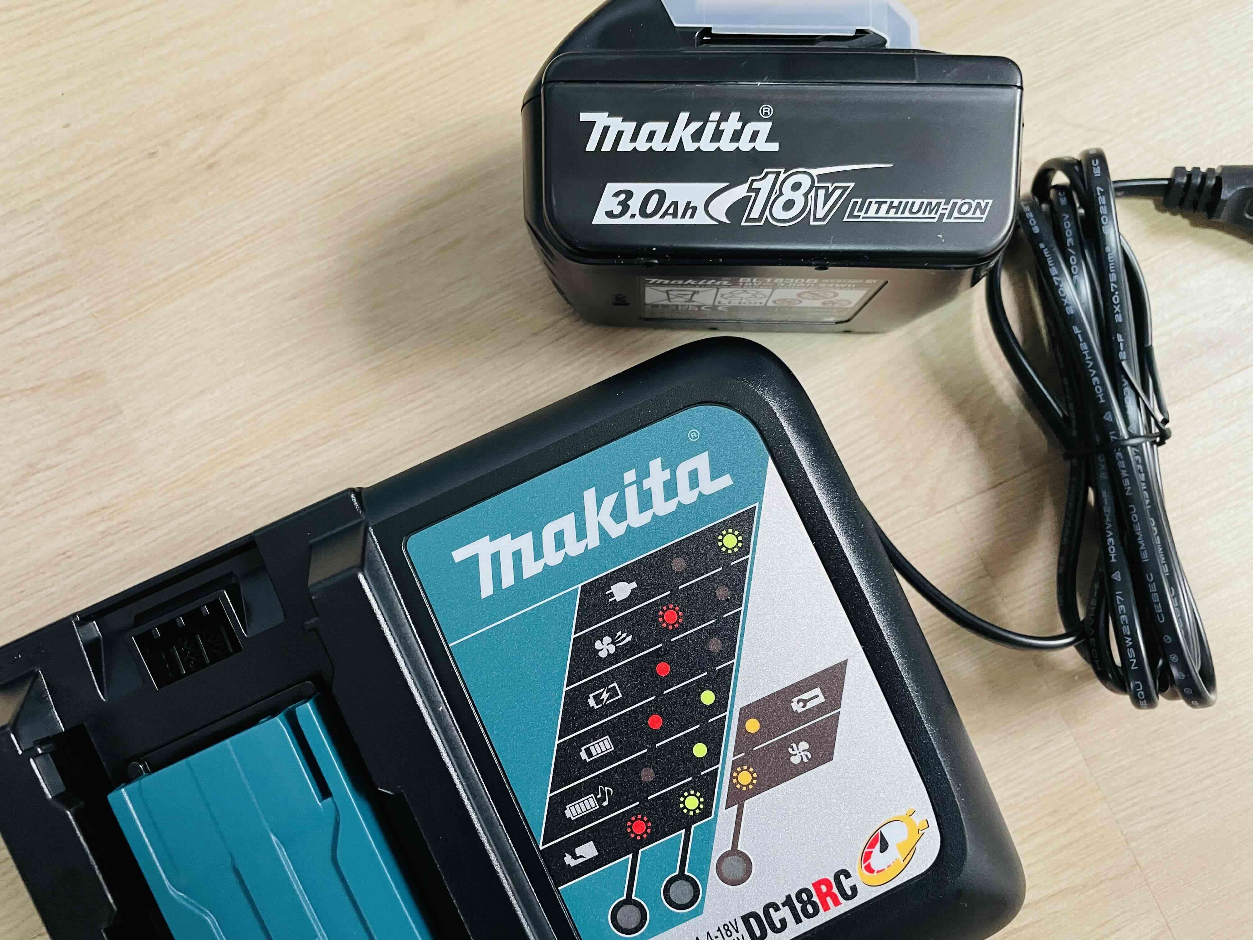 Kit Cargador y batería Makita 18V - miniatura 2