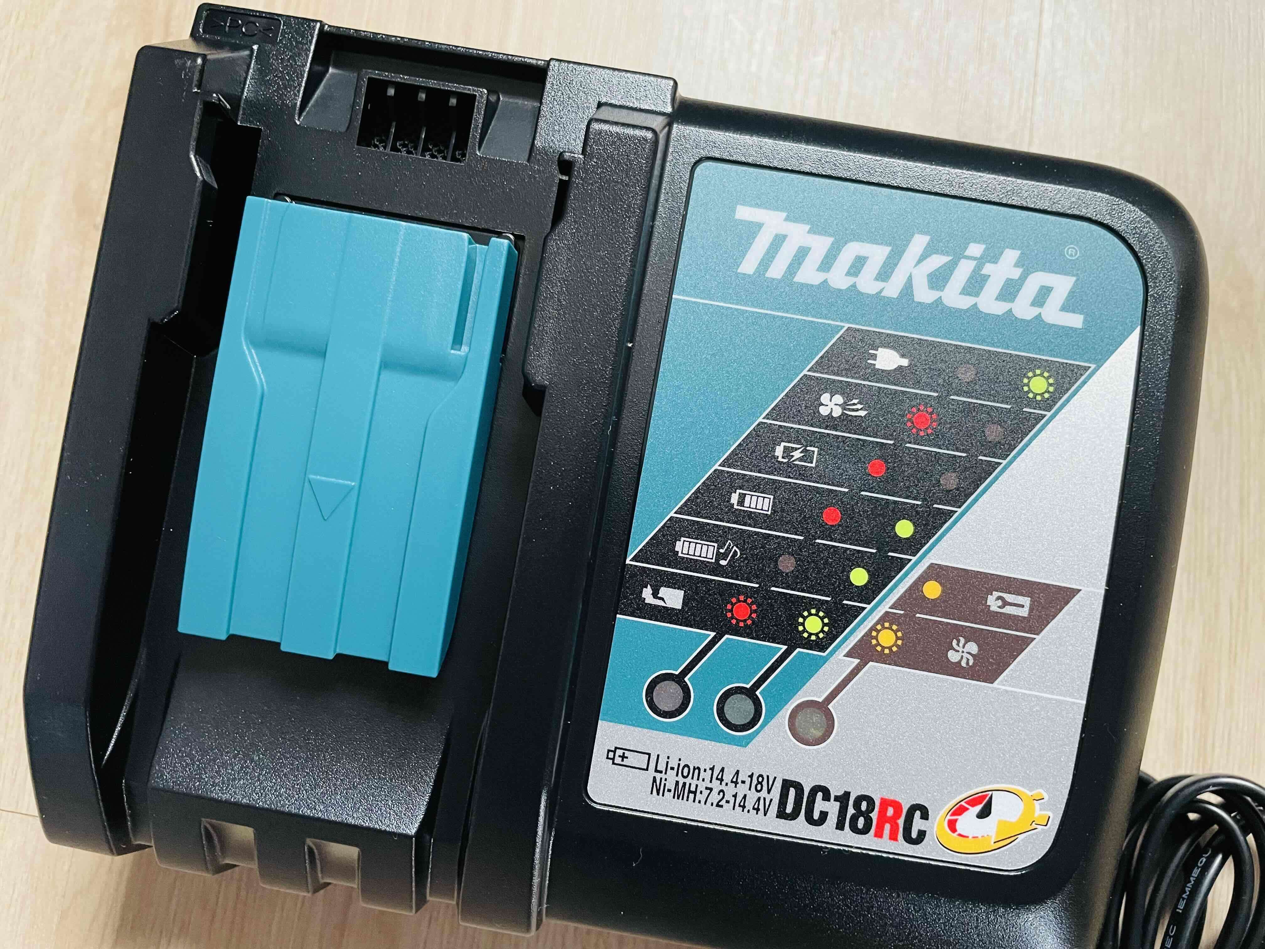Kit Cargador y batería Makita 18V - miniatura 3