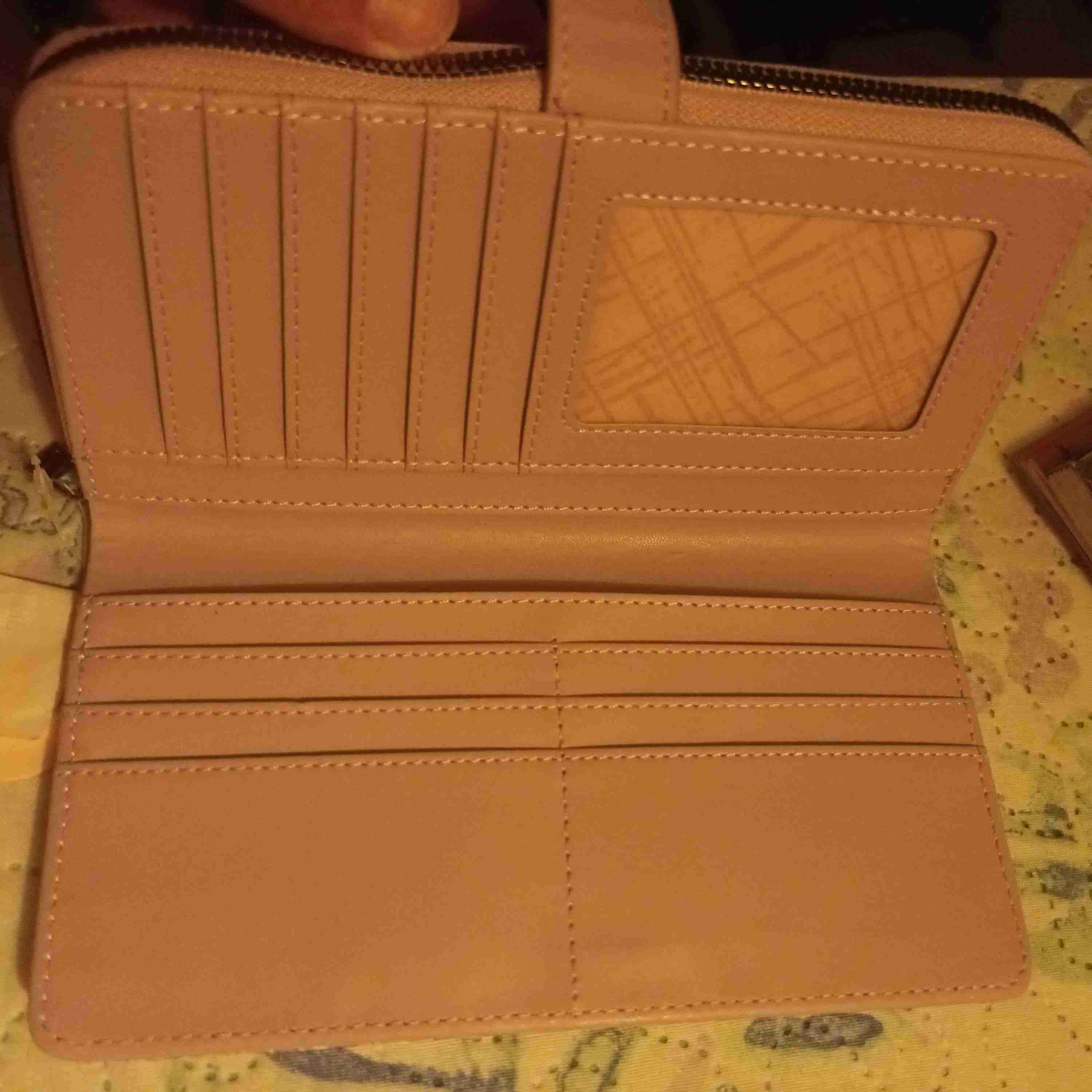 Billetera de cuero nueva. - miniatura 3