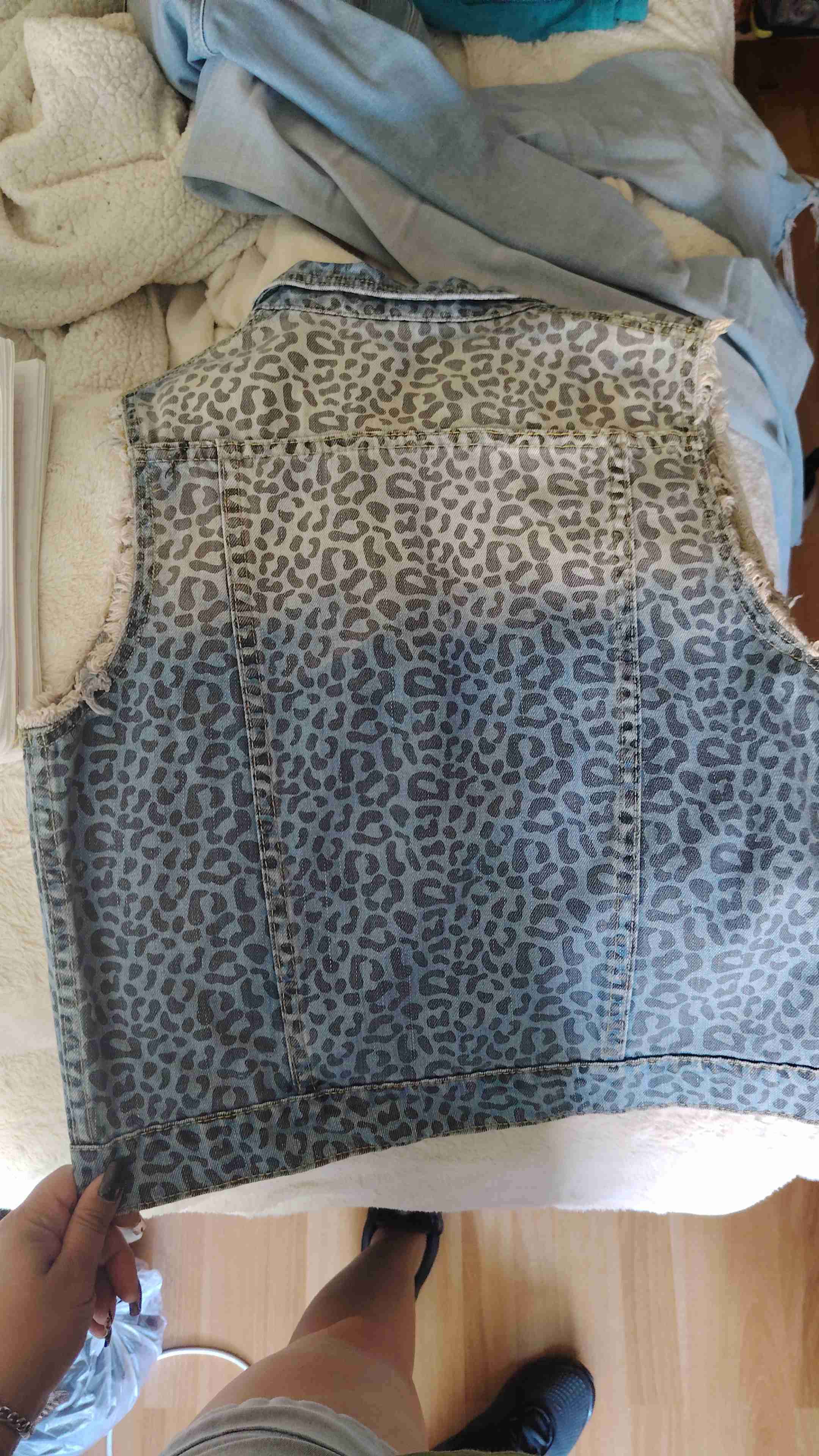 Chaqueta sin mangas jeans con diseño animal print - 1