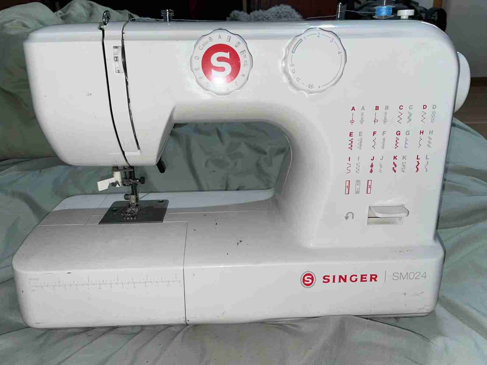 Máquina de coser Singer SM024 - 1