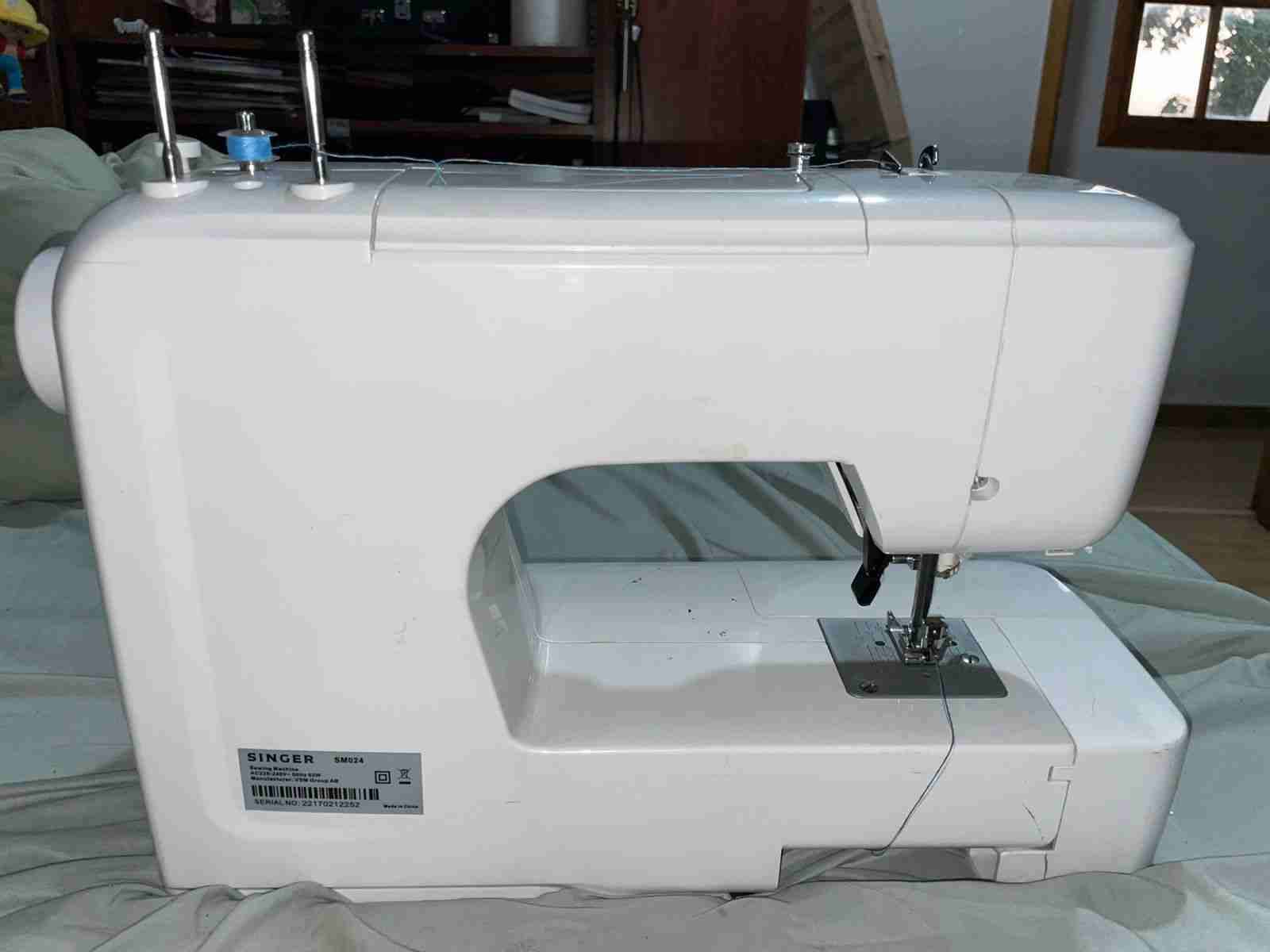 Máquina de coser Singer SM024 - 2