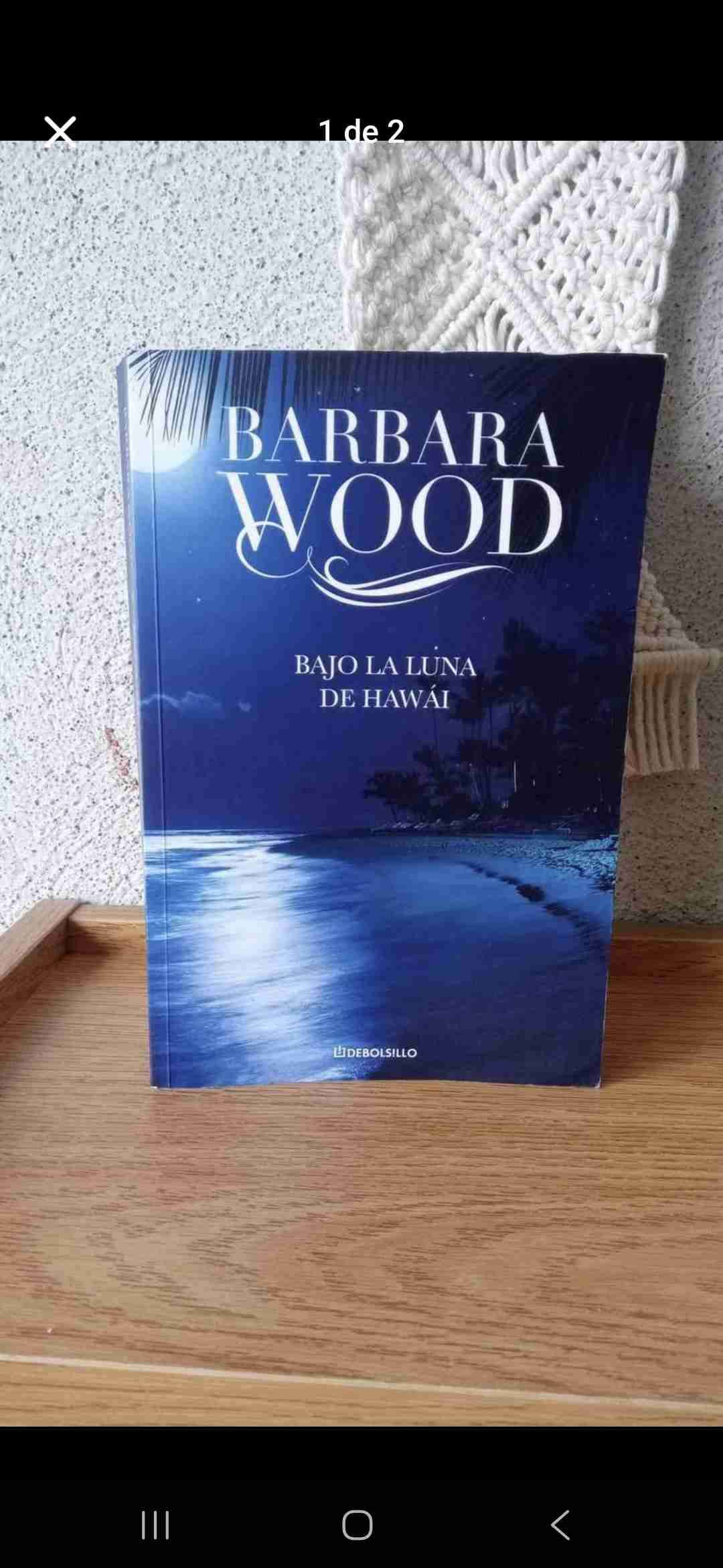 Libro 'Bajo La Luna de Hawái' - miniatura 1