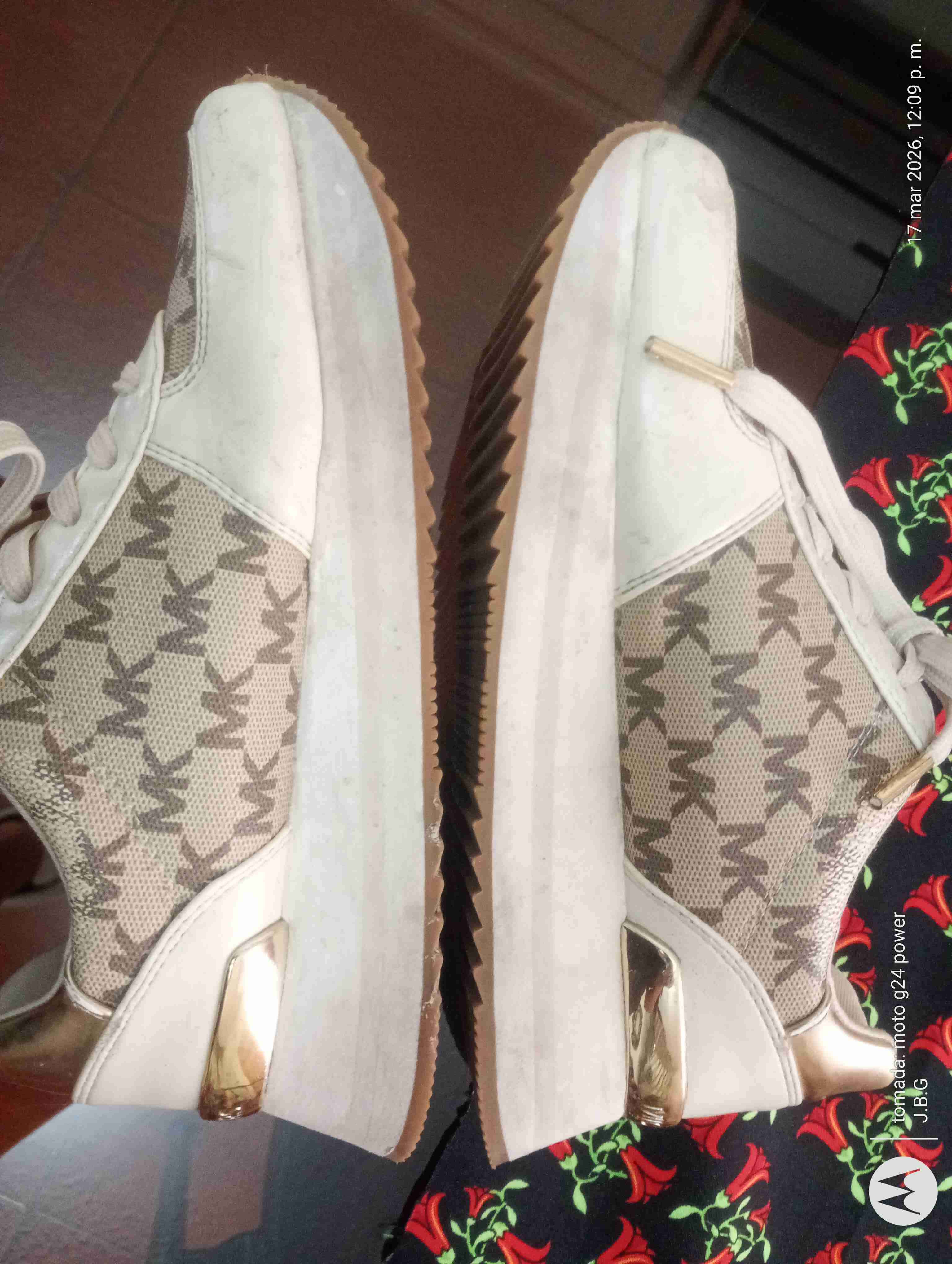 Zapatillas Michael Kors blancas y doradas - miniatura 2