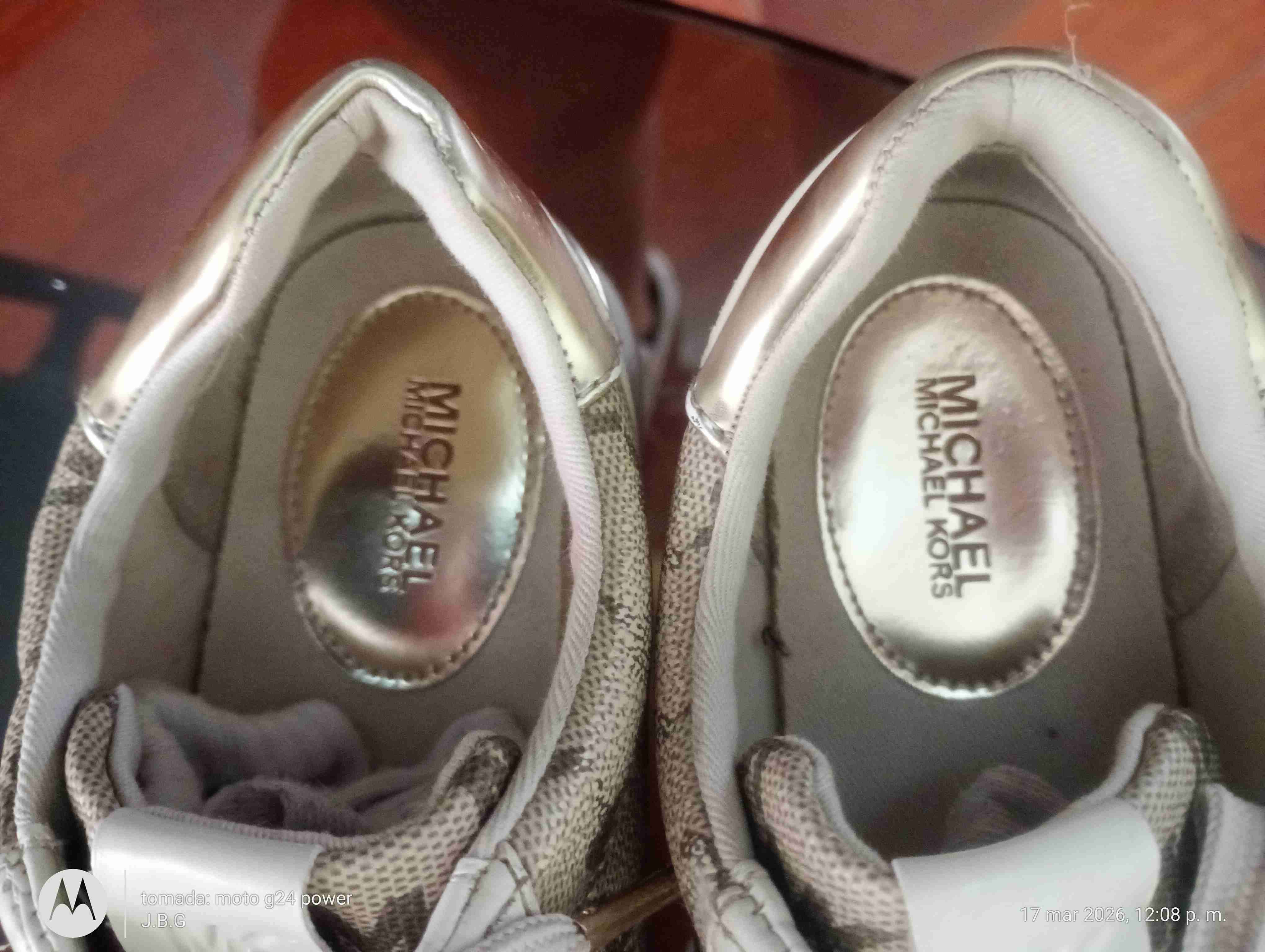 Zapatillas Michael Kors blancas y doradas - miniatura 6