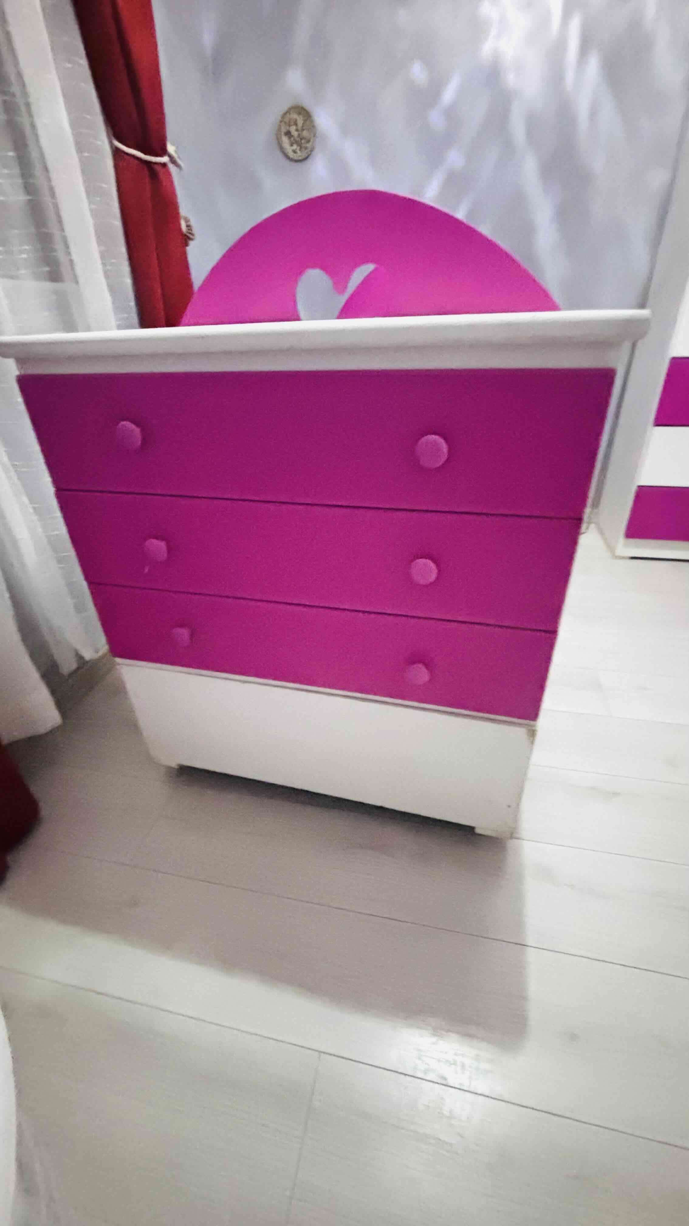 Cuna convertible rosada con cajonera - 3