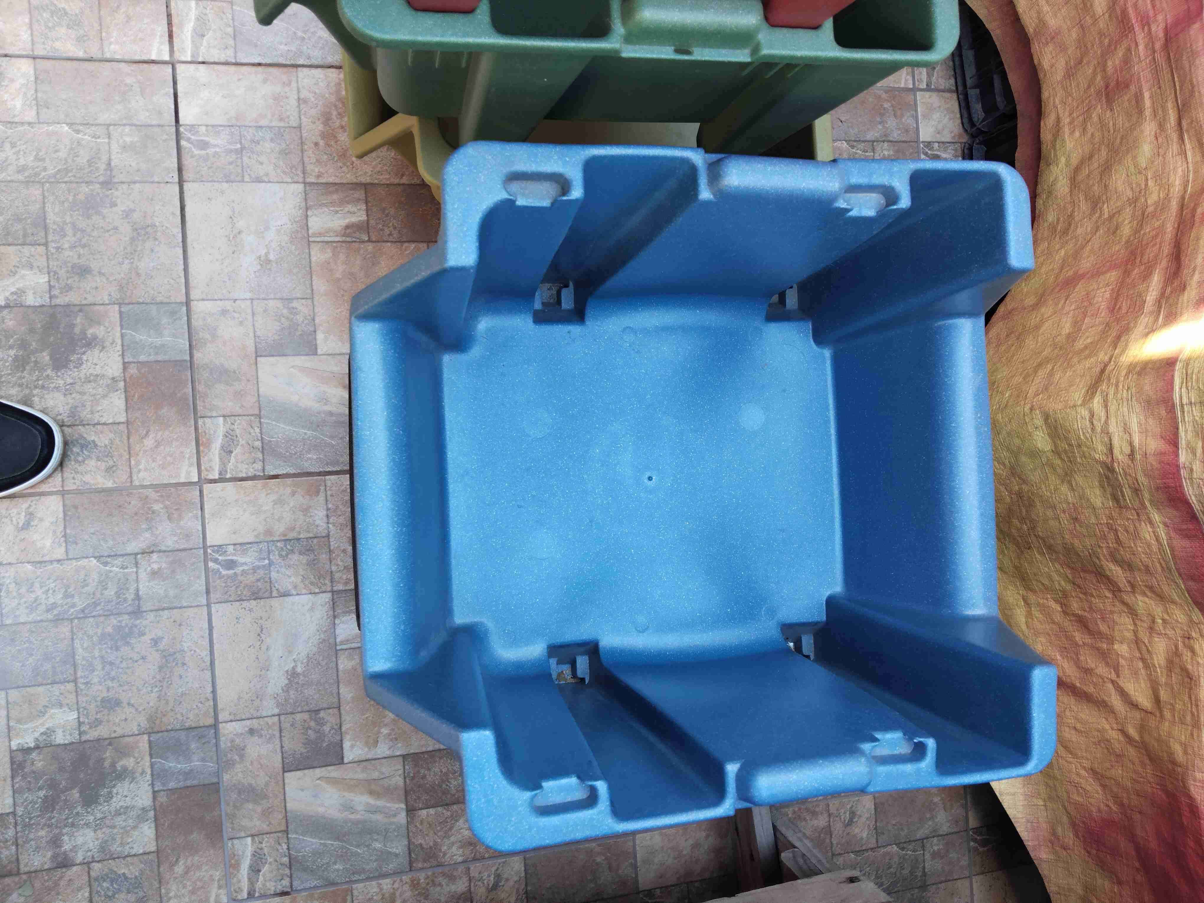 Contenedores de reciclaje apilables - miniatura 2