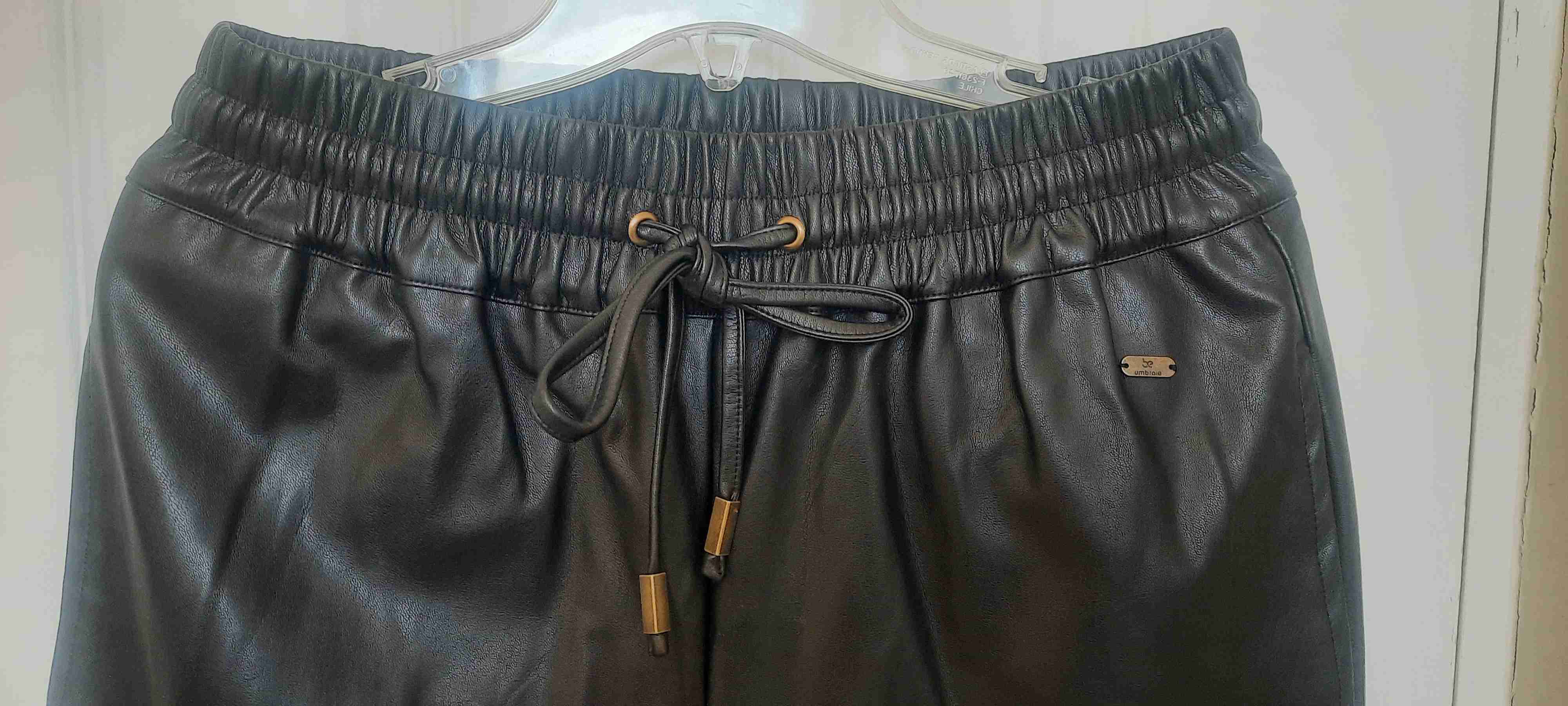 Pantalones jogger negros en cuero - 2