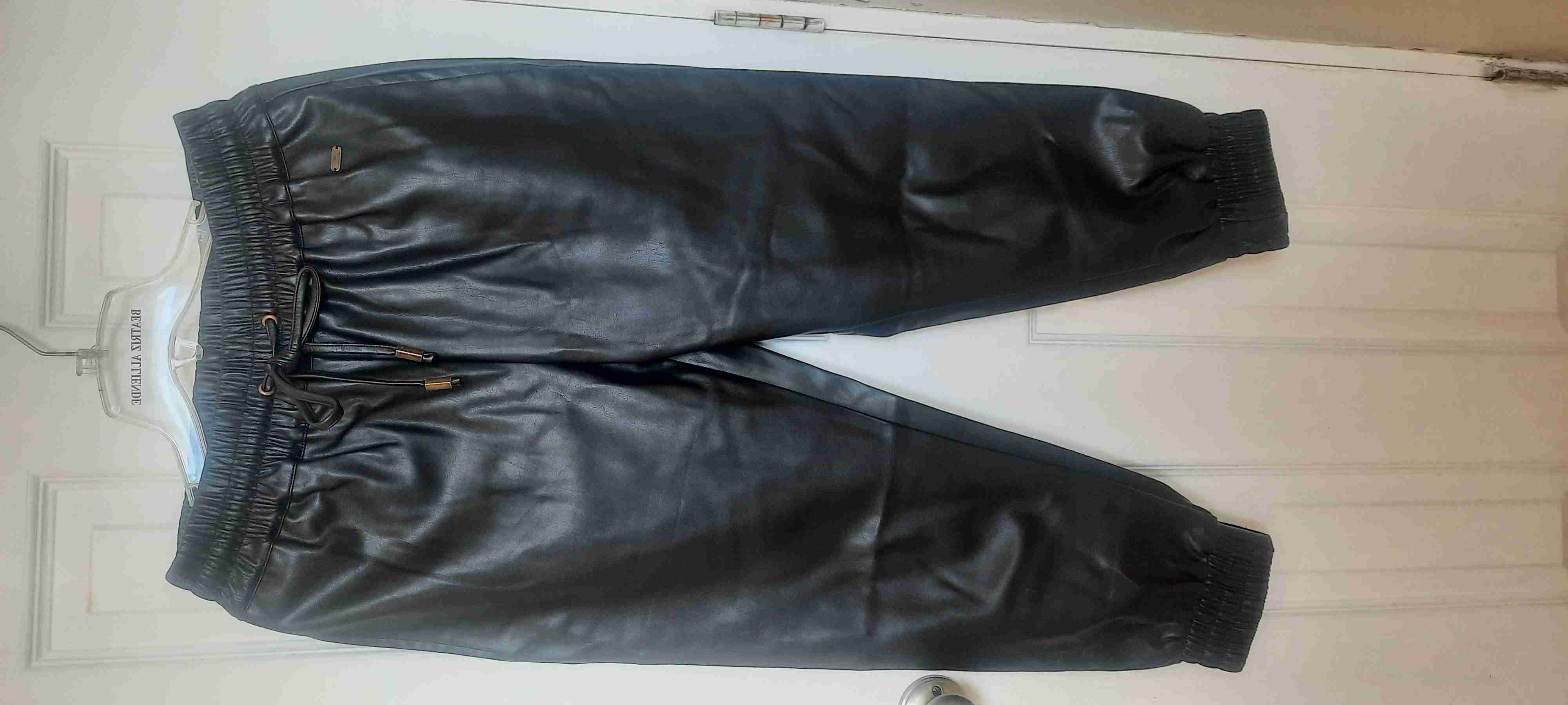 Pantalones jogger negros en cuero - 3