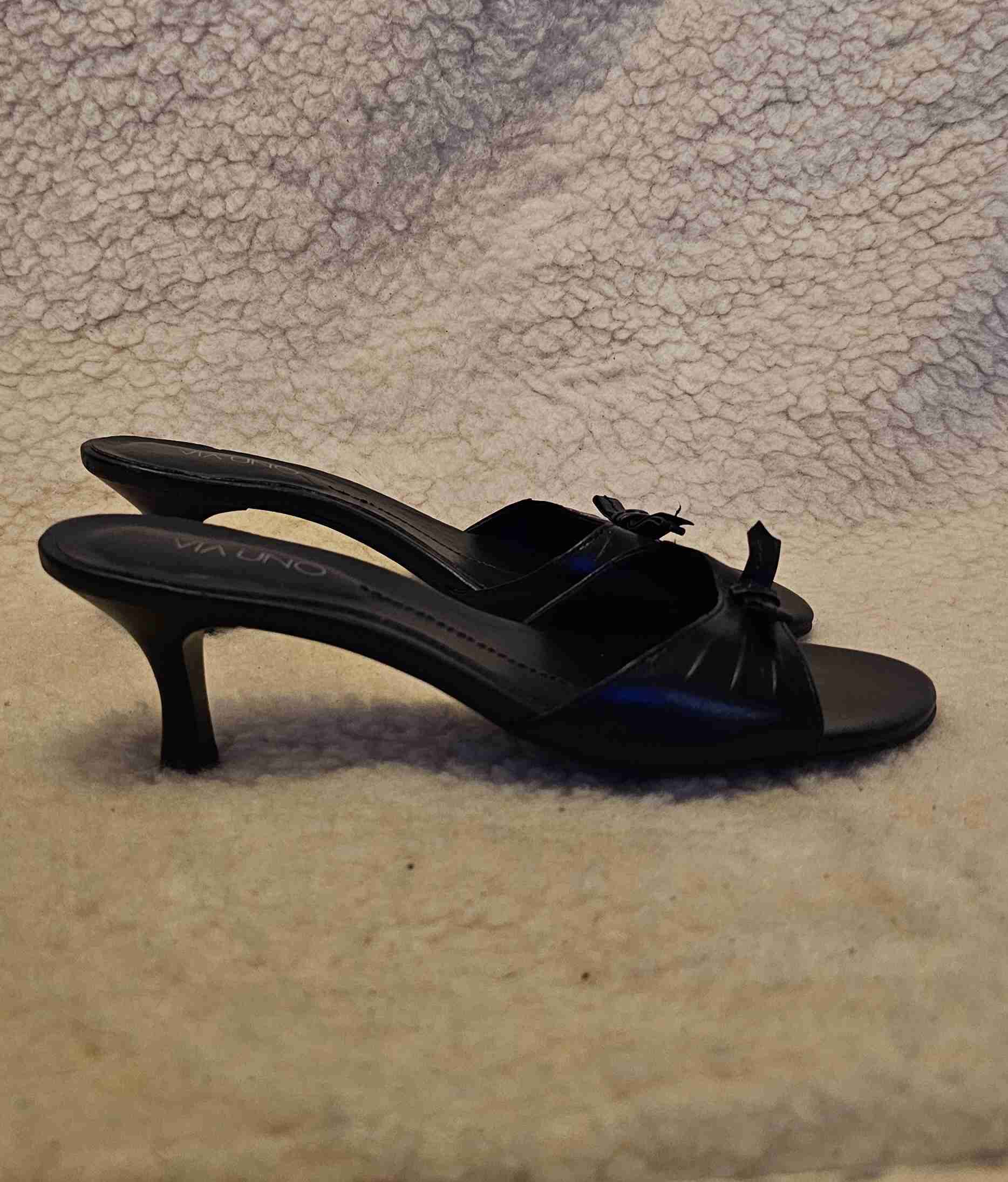 Sandalias negras de tacón