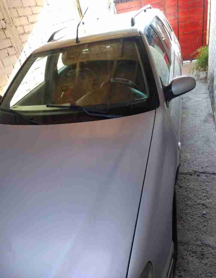 Auto Peugeot año 2001 - miniatura 5