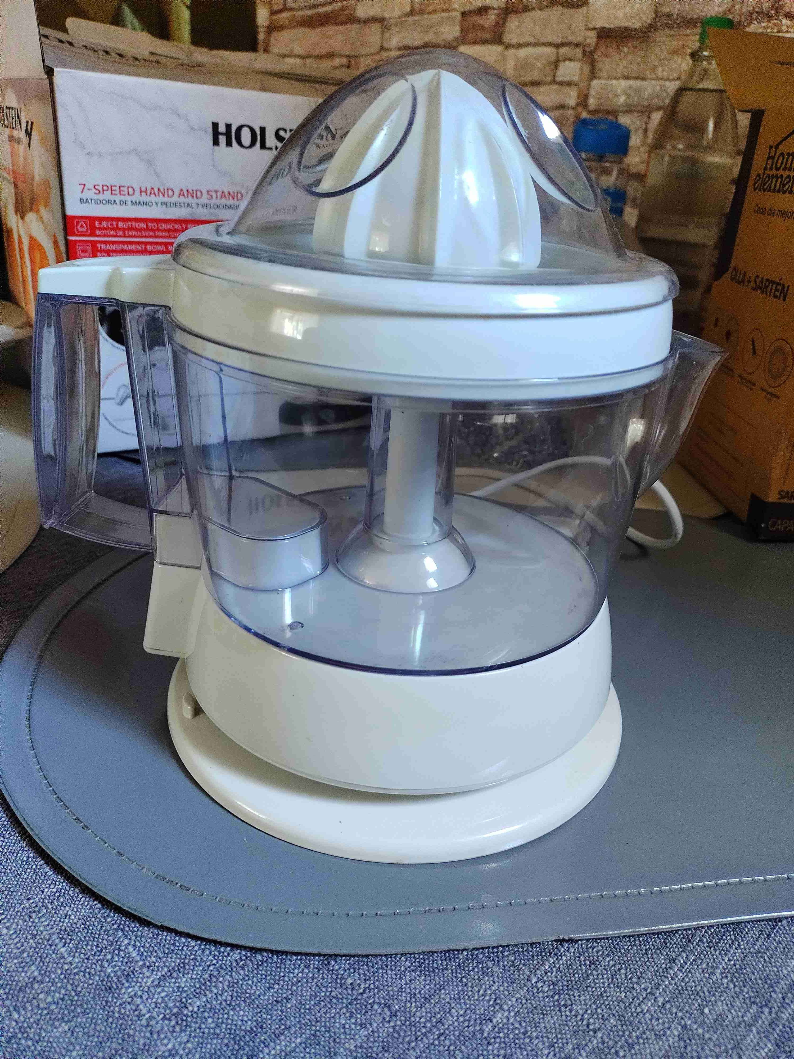 Exprimidor de jugo eléctrico blanco