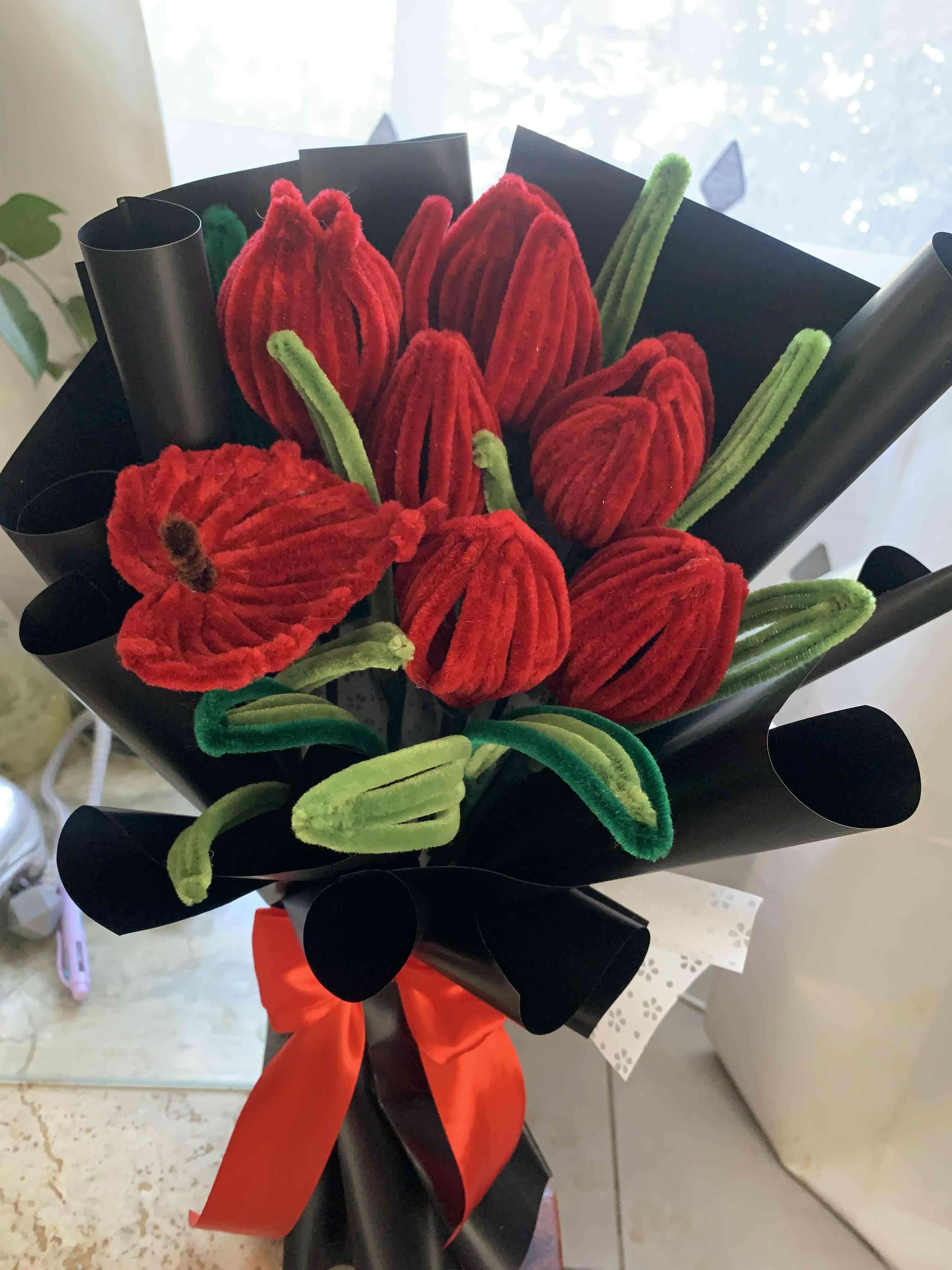 Ramo de flores de tela rojas - miniatura 1