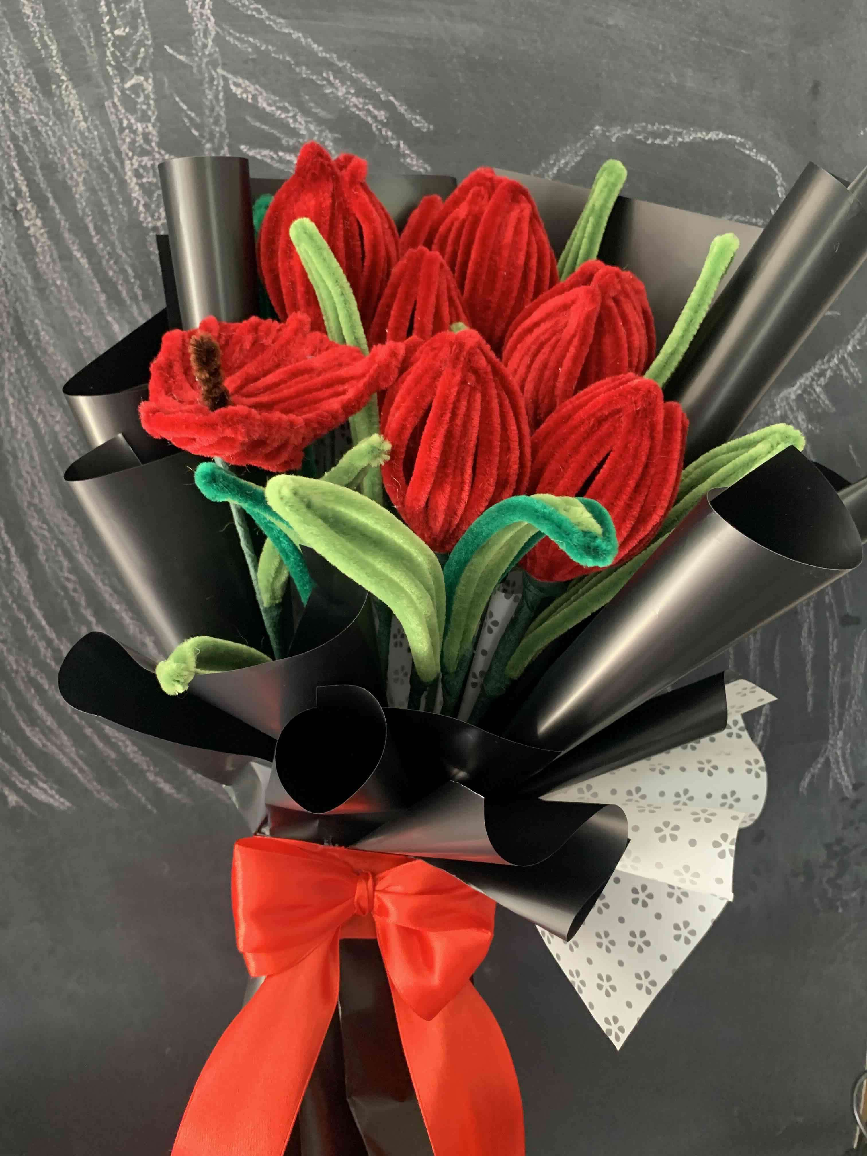 Ramo de flores de tela rojas - miniatura 2