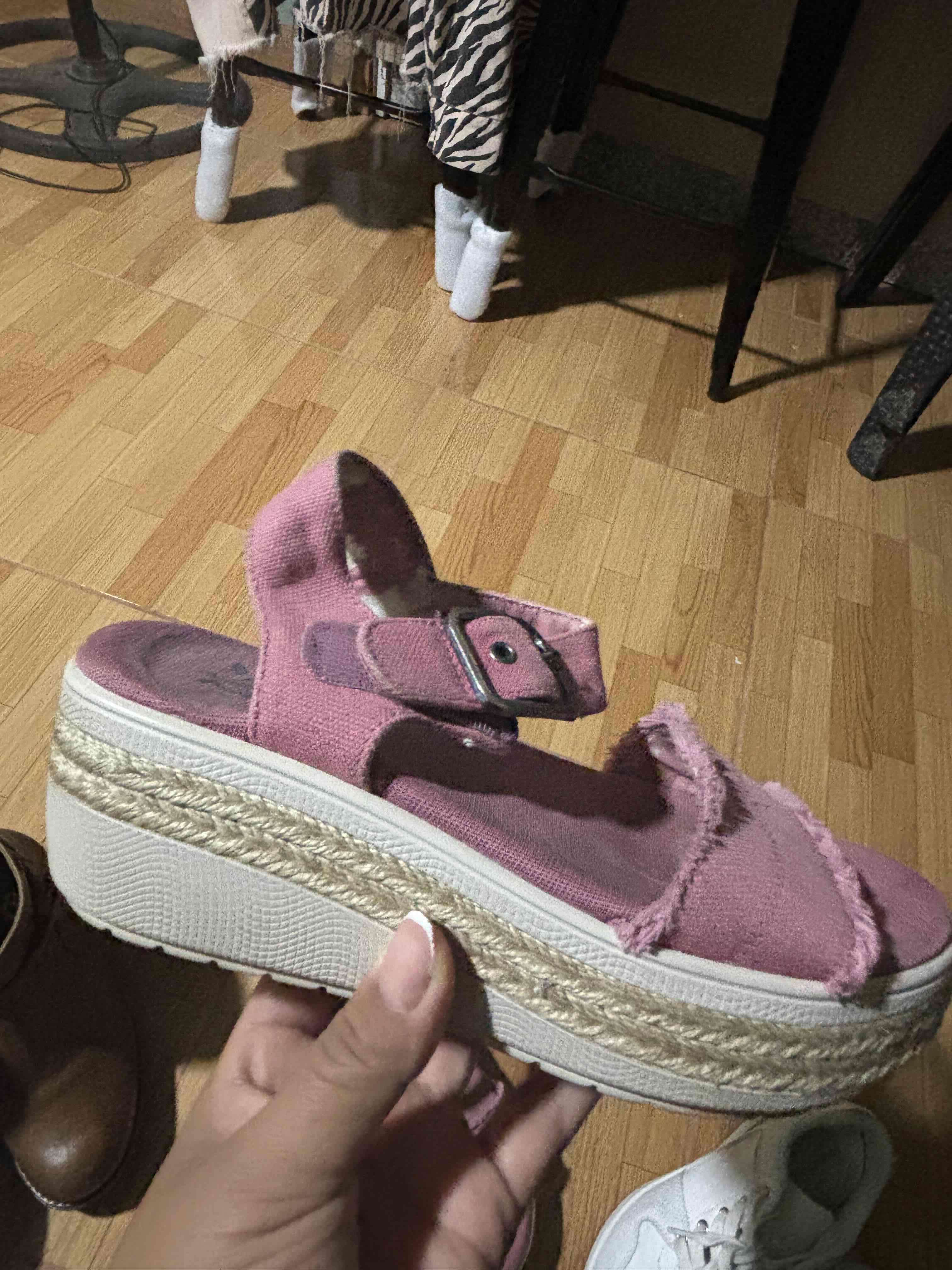 Sandalias rosadas con plataforma - miniatura 4