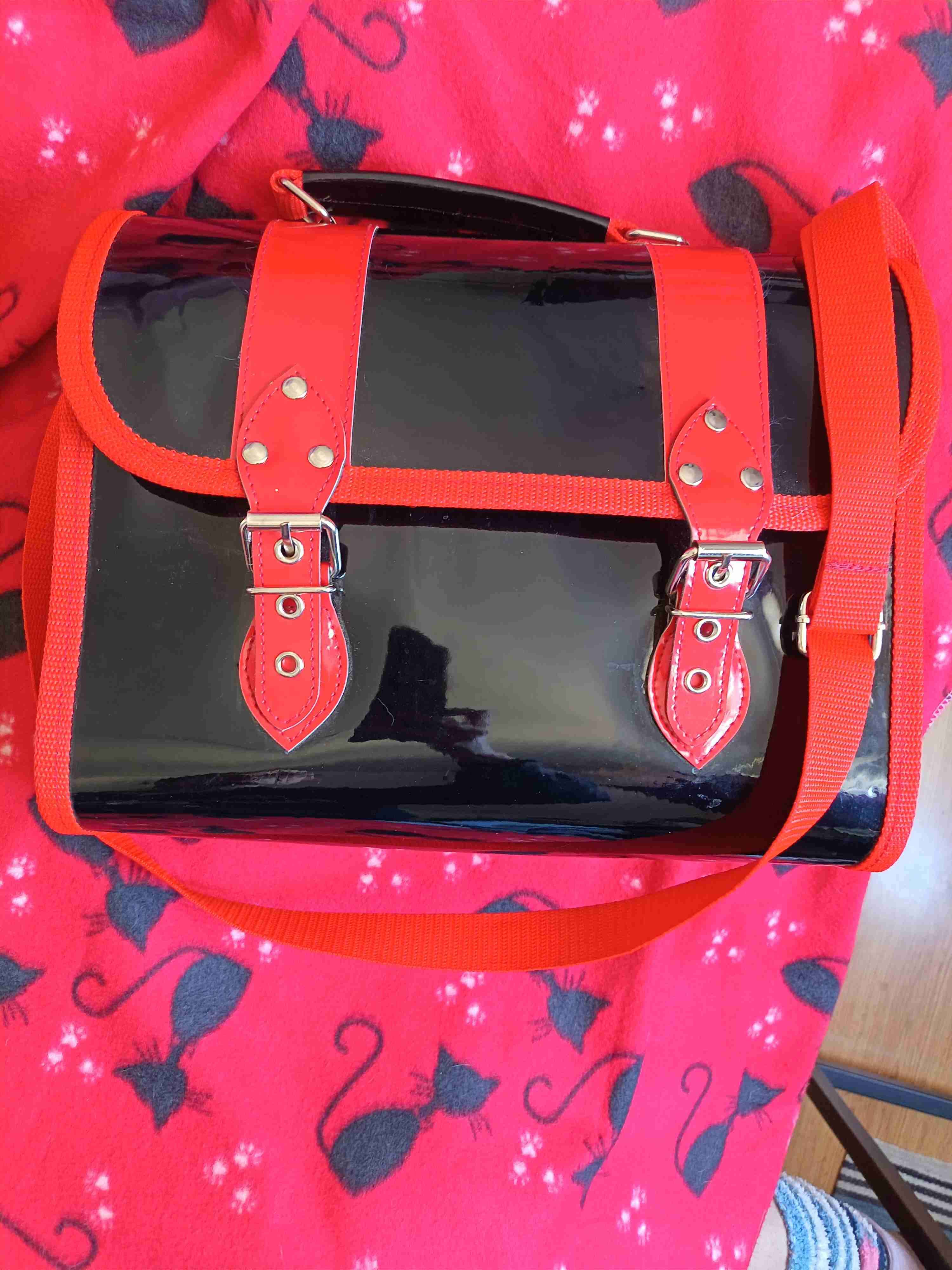 Bolso negro con correas rojas - miniatura 2