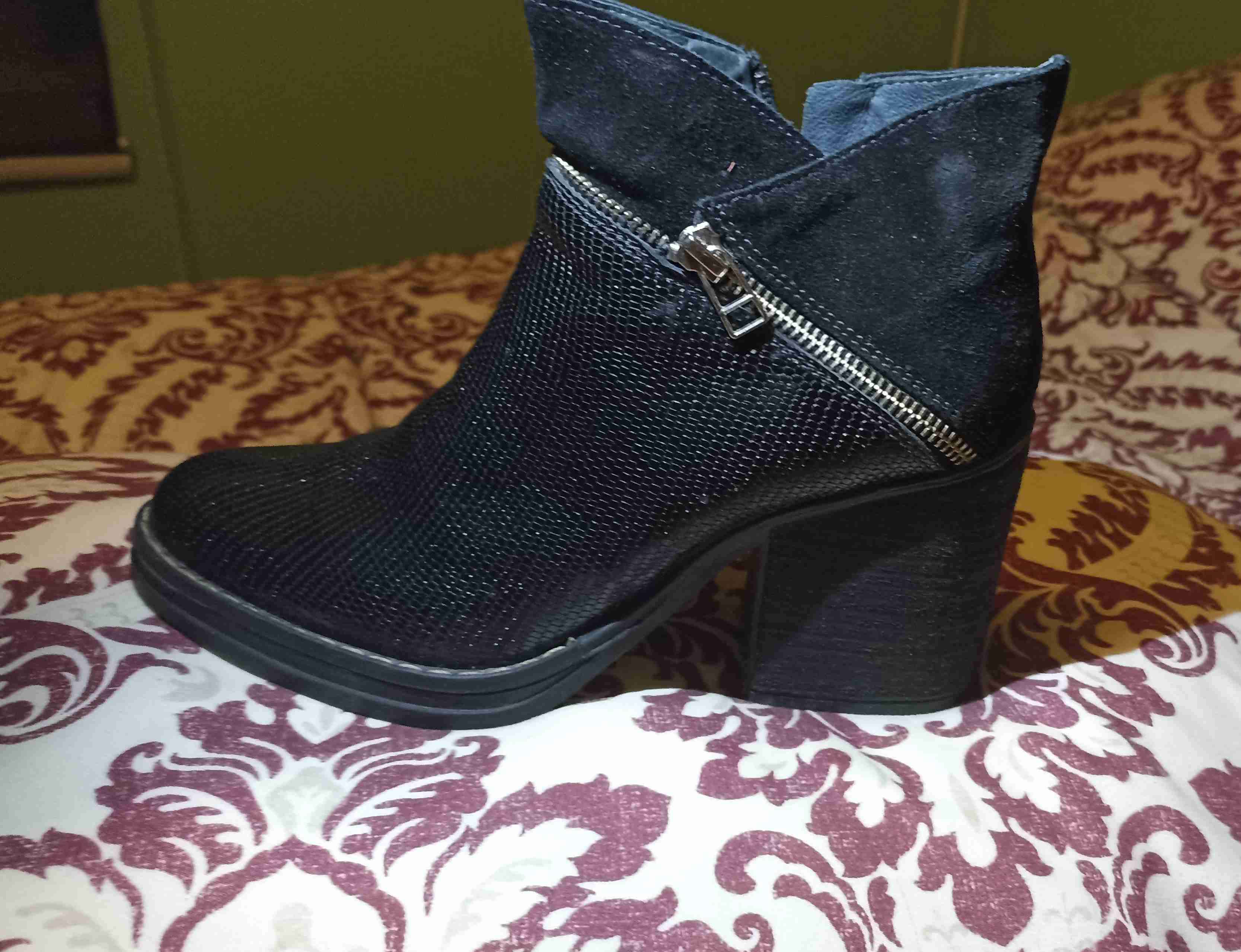 Botines de cuero negro texturizado - miniatura 2