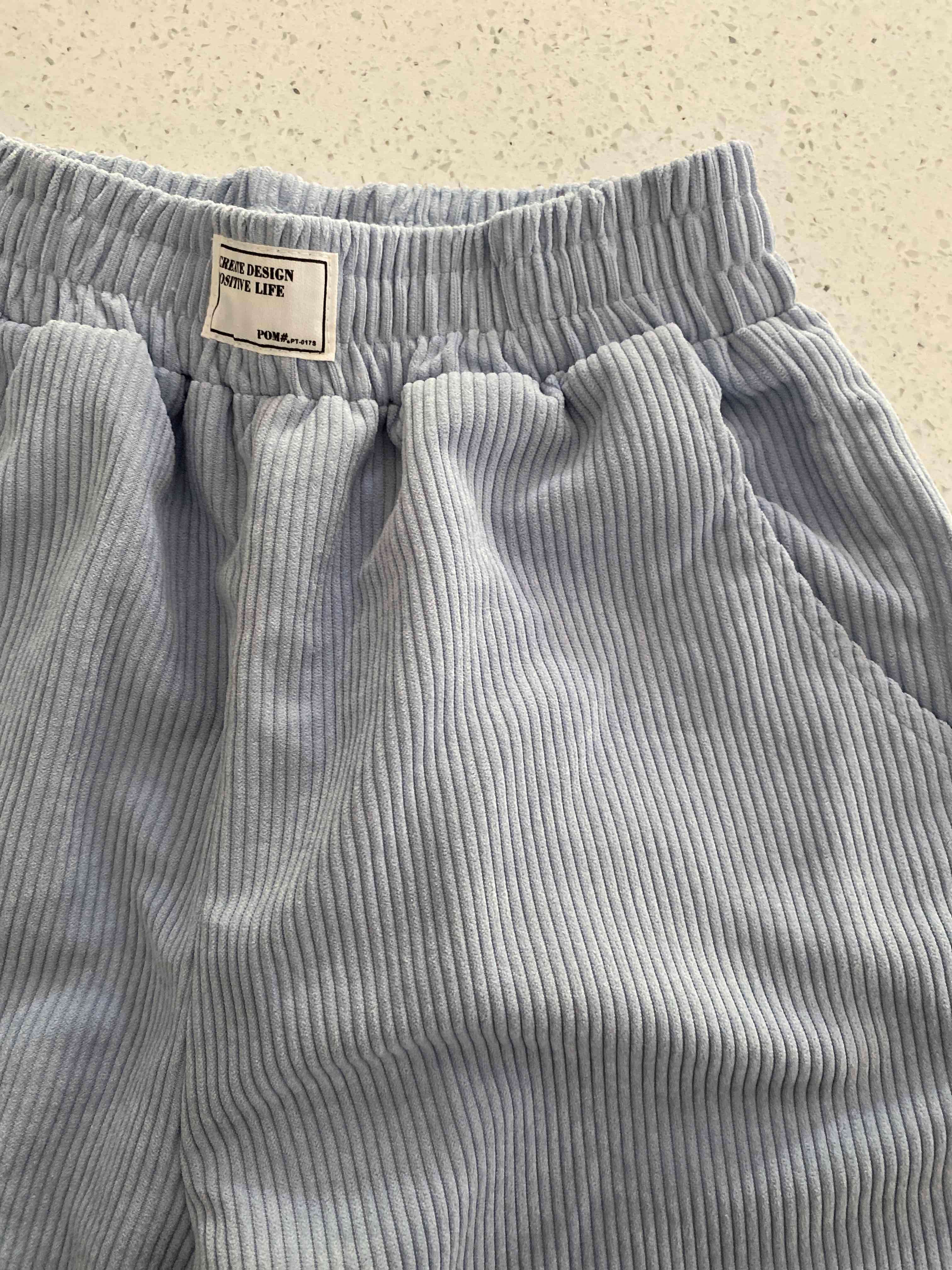 Pantalones celestes - miniatura 2