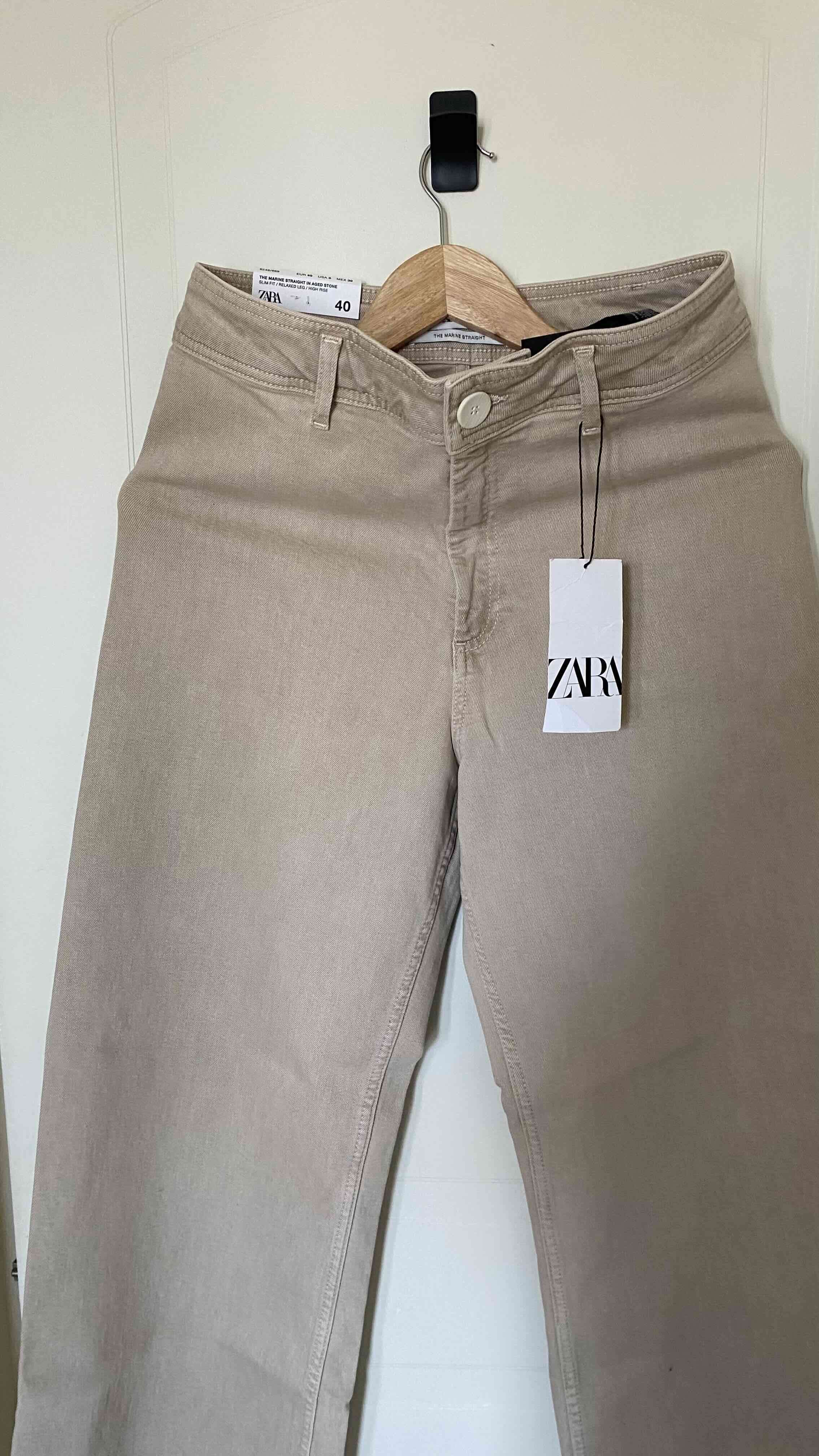 Pantalones beige con etiqueta - miniatura 2