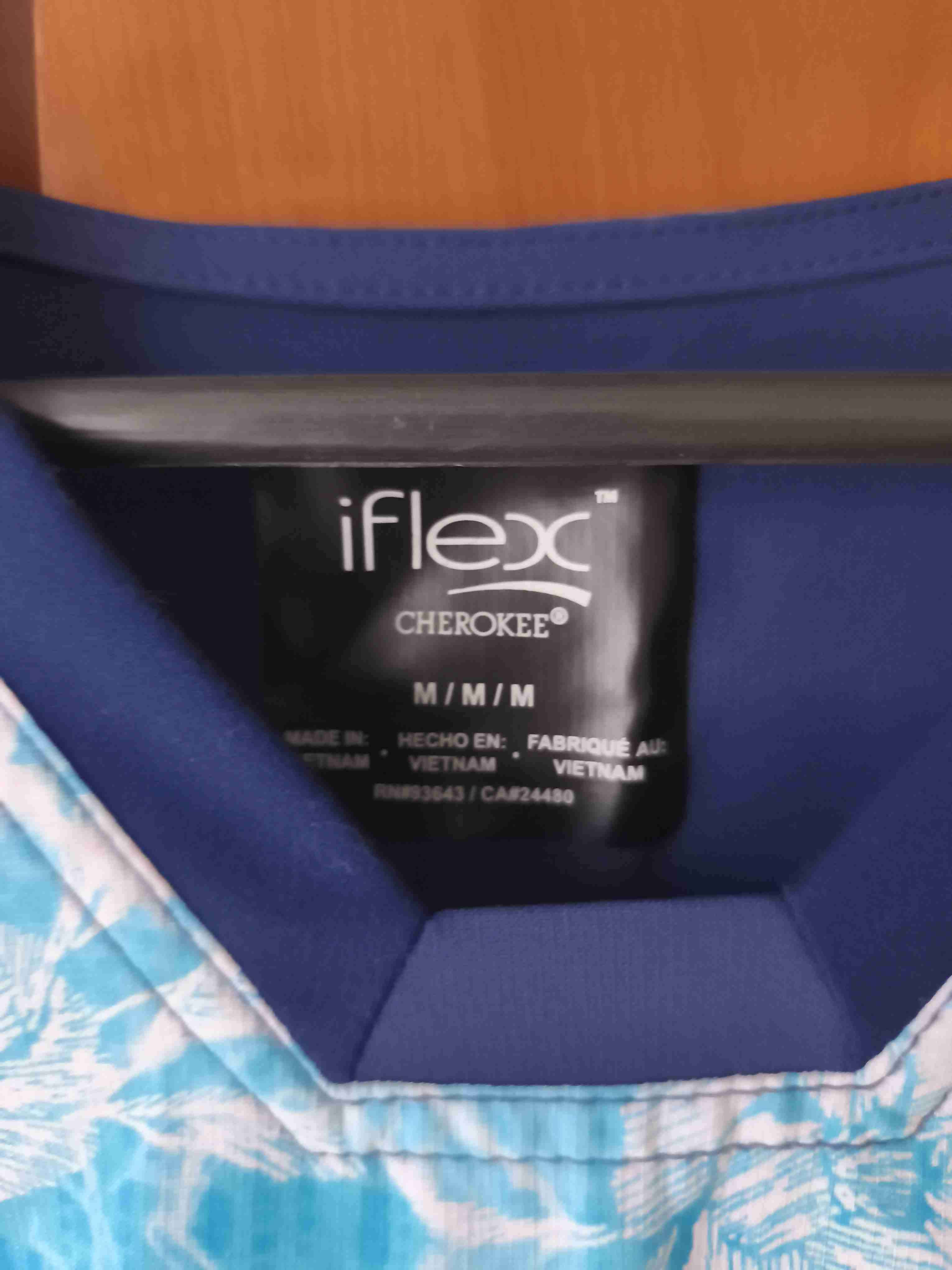 Blusa estampada azul y blanca marca cherokee - miniatura 2