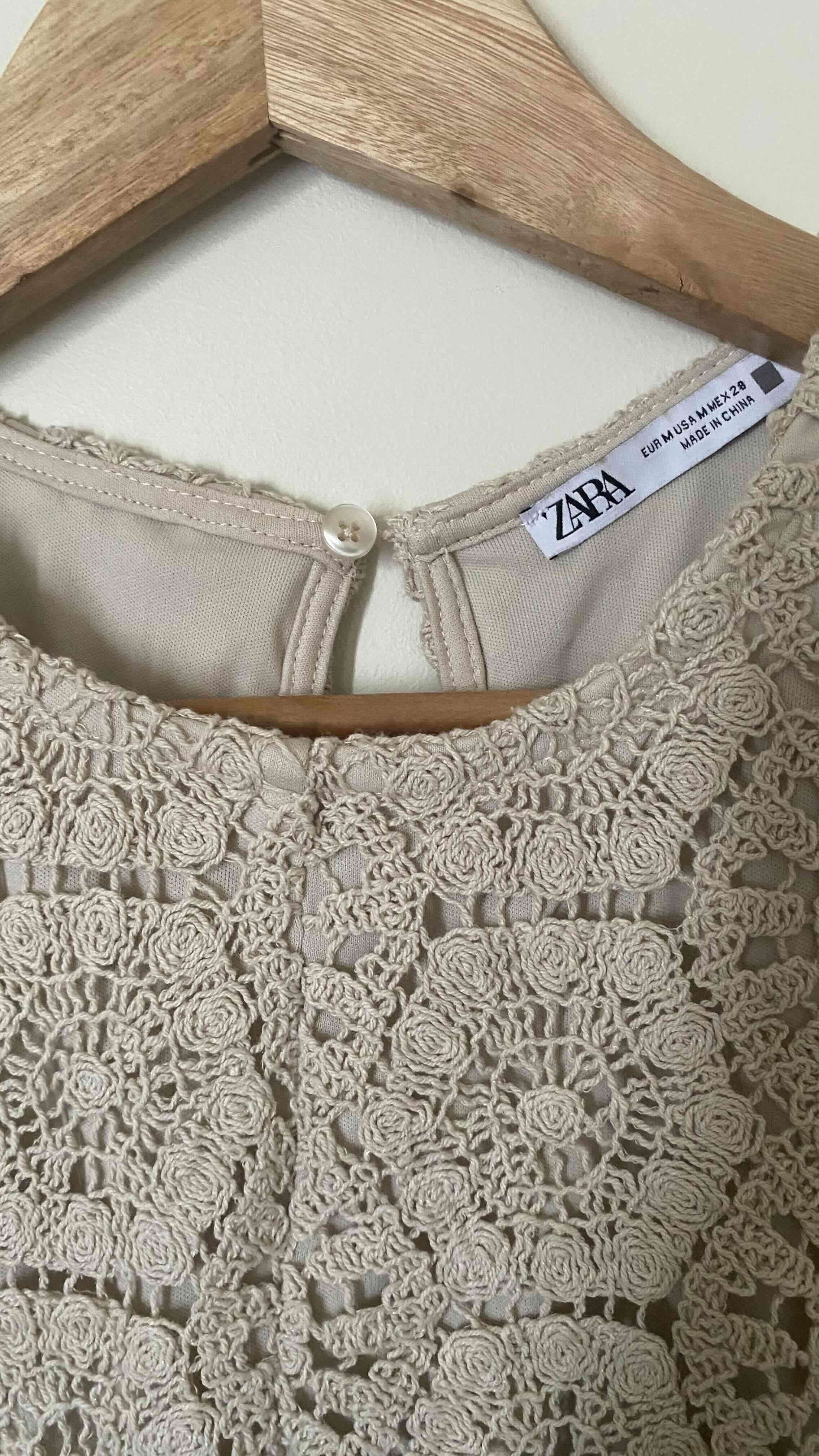 Vestido encaje Zara beige - miniatura 2