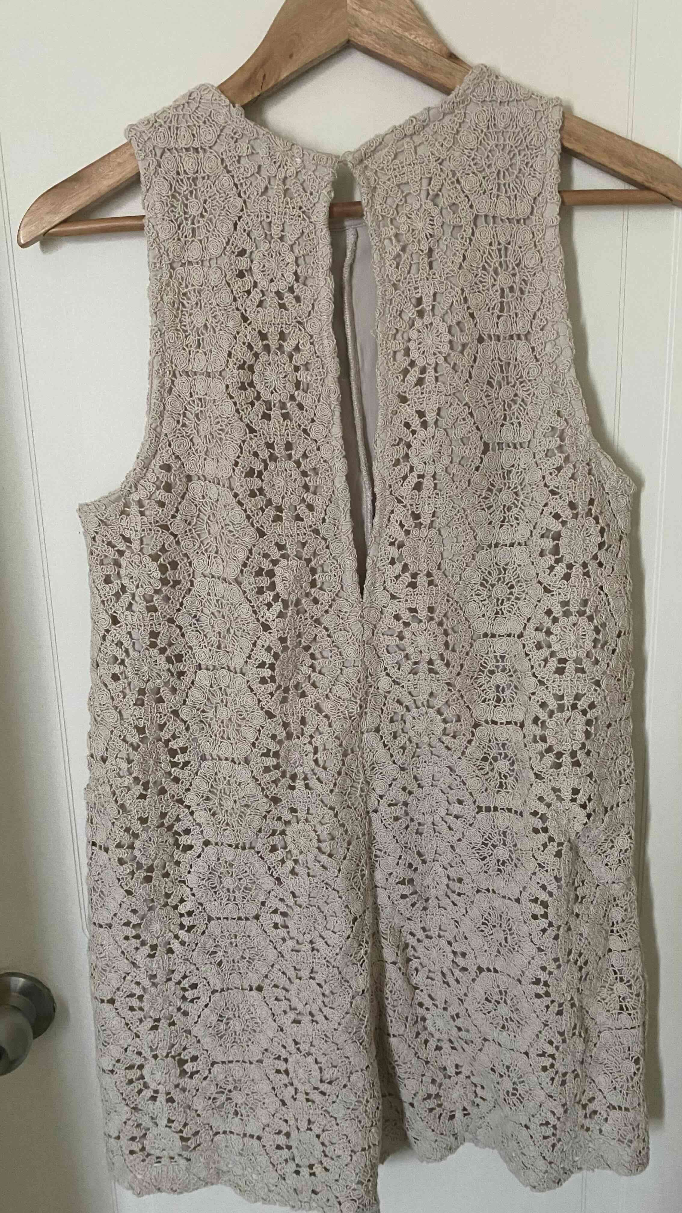 Vestido encaje Zara beige - miniatura 3