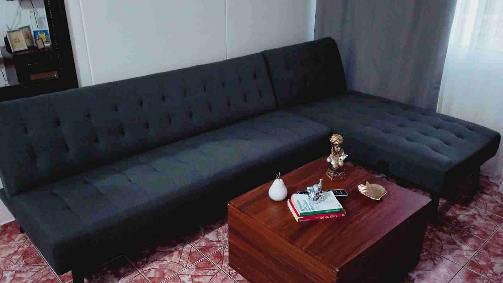 Sofá esquinero negro amplio - miniatura 1