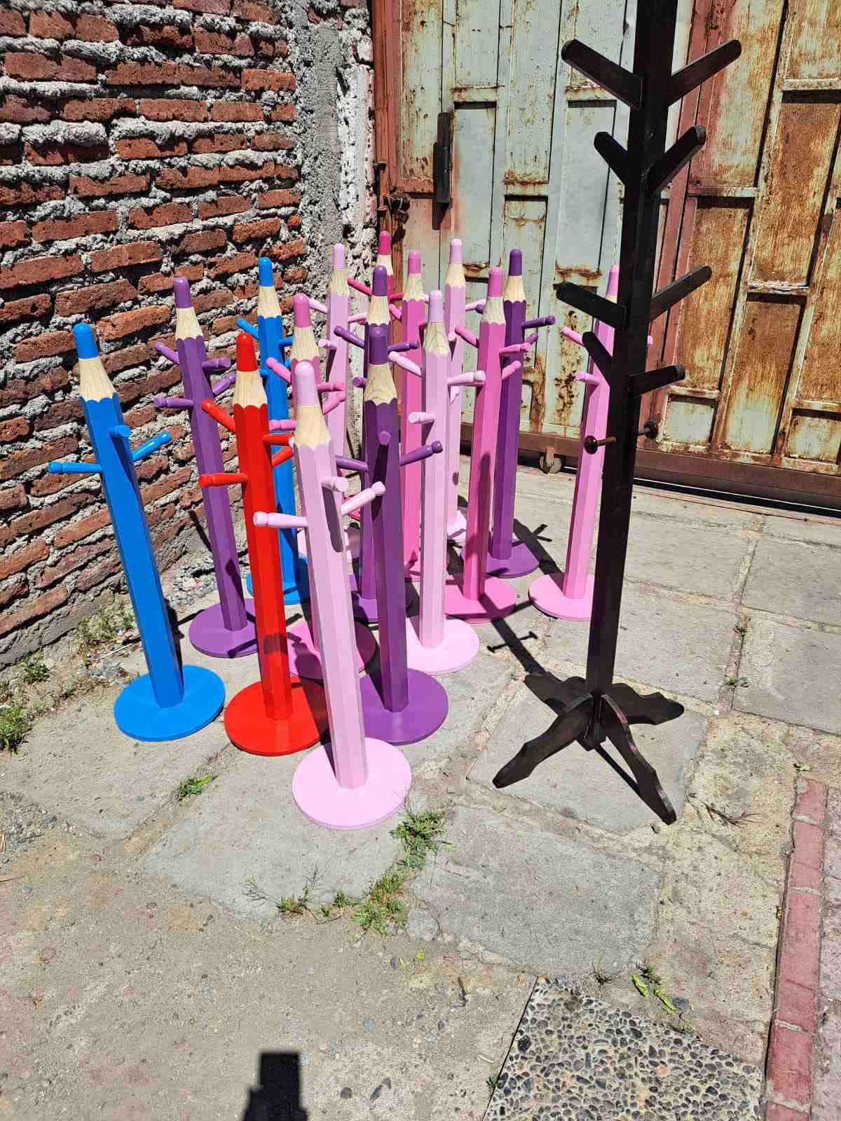 Percheros, mezas de niños y Percheros de adultos - miniatura 6