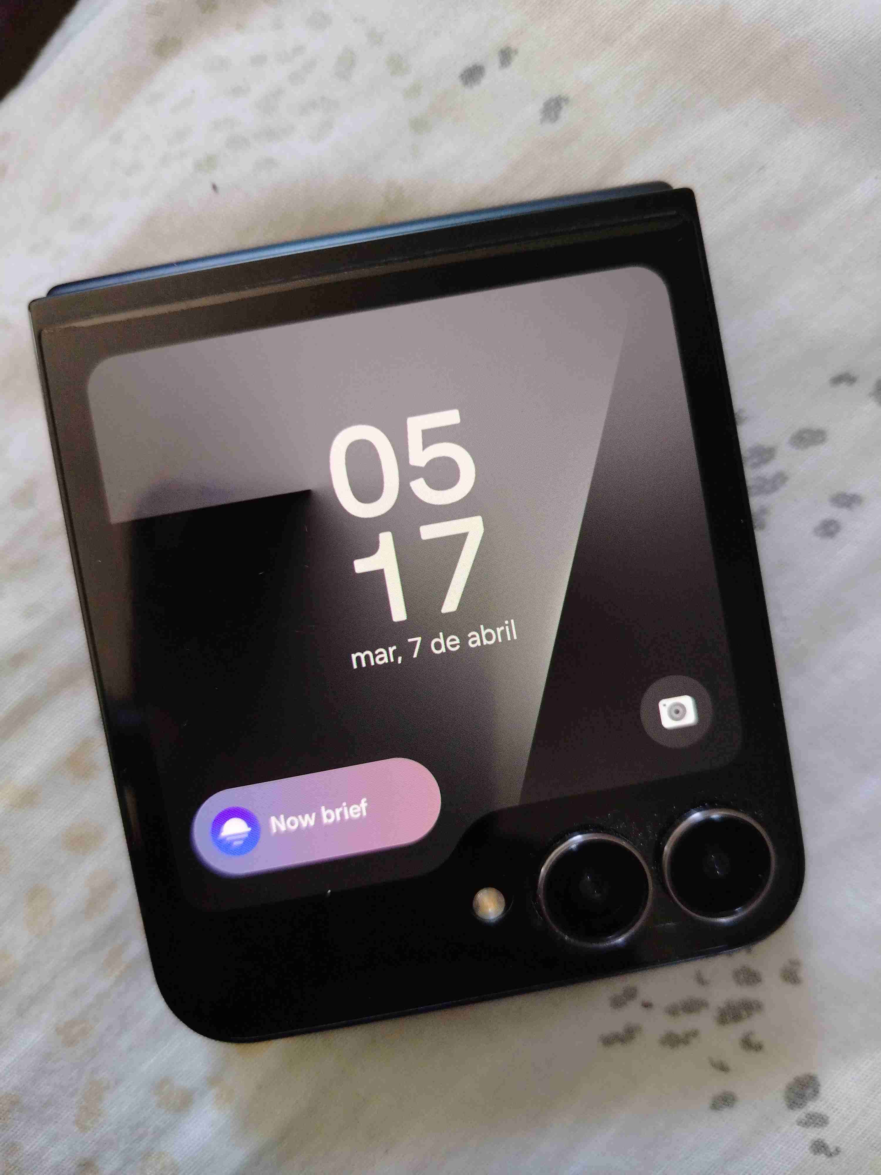 Smartphone plegable negro - miniatura 4