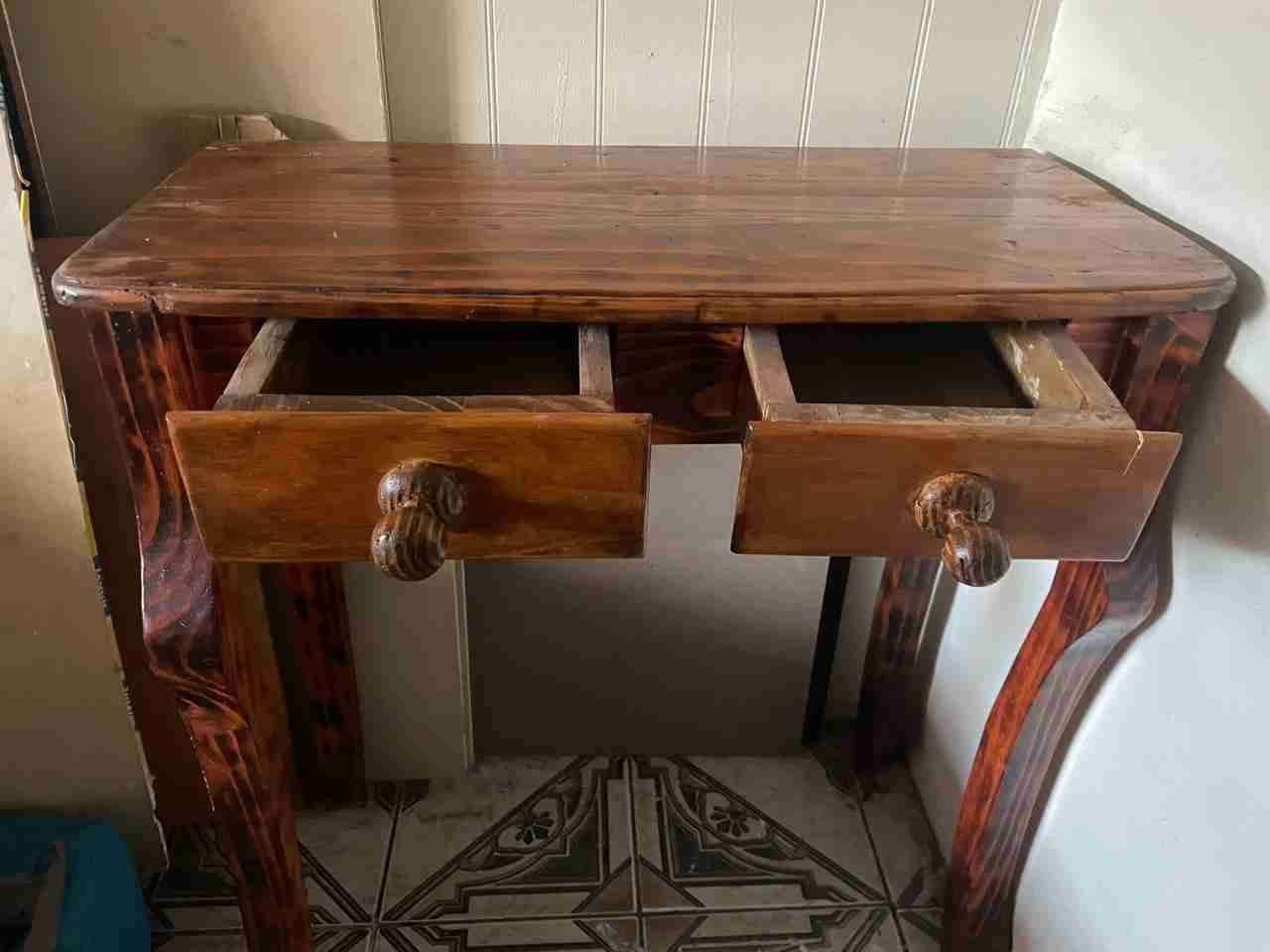 Escritorio de madera vintage - miniatura 1