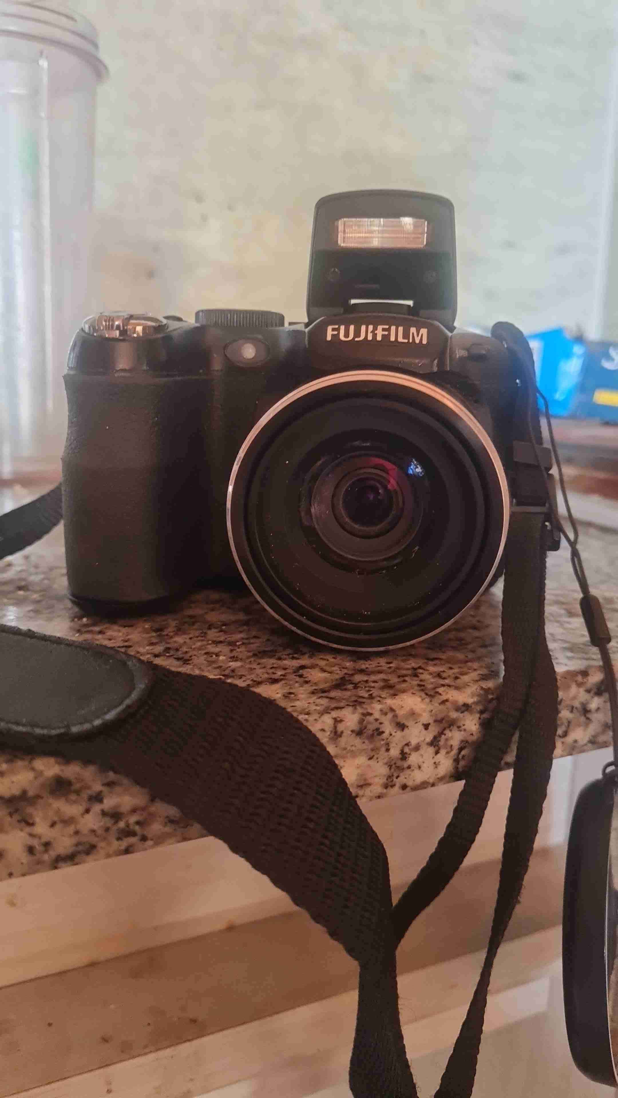 Cámara Fujifilm con pantalla LCD - miniatura 2