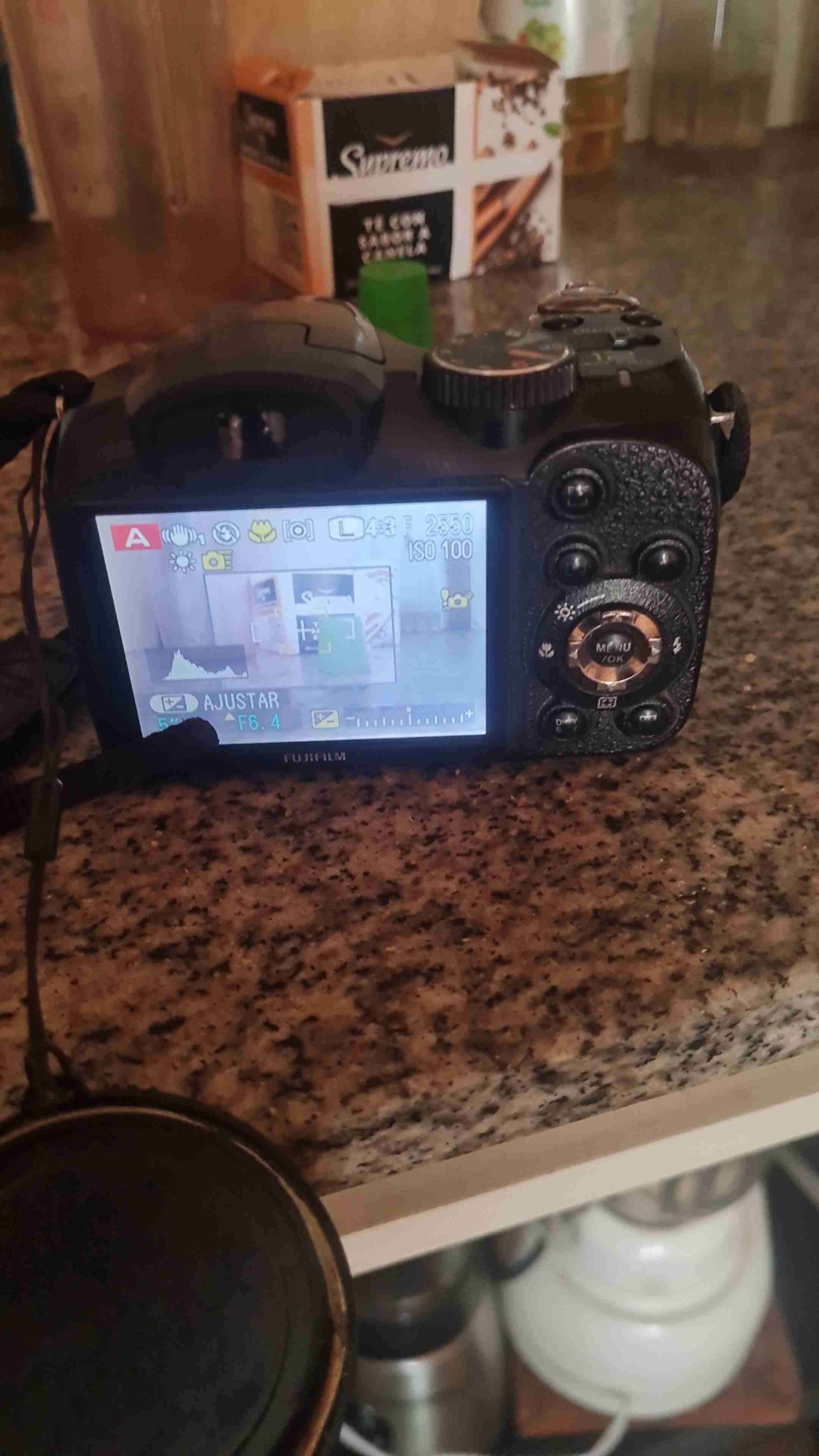 Cámara Fujifilm con pantalla LCD - miniatura 5