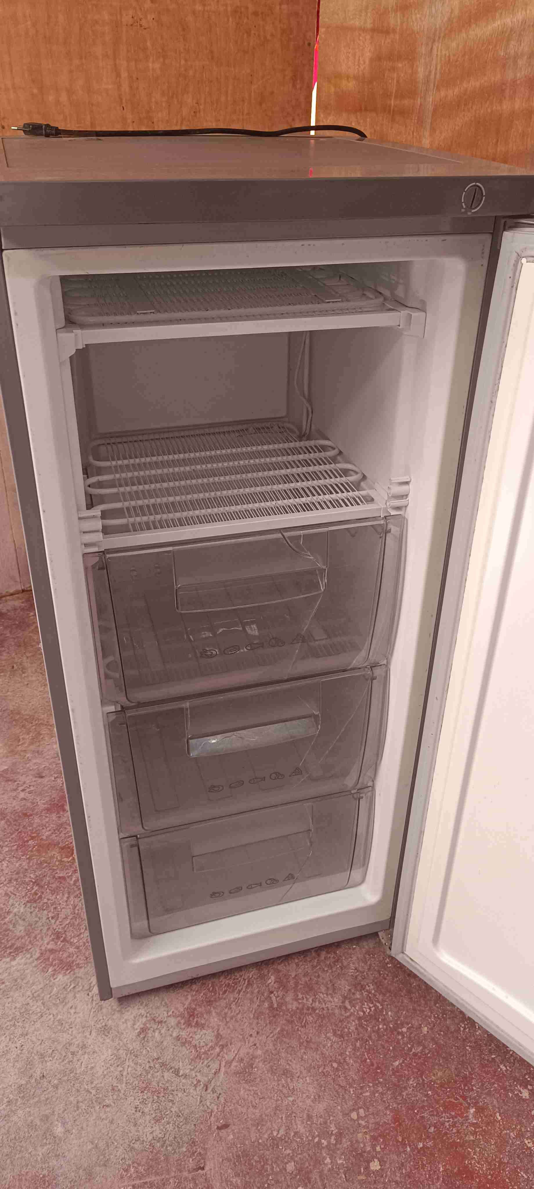 Congelador vertical compacto - miniatura 2