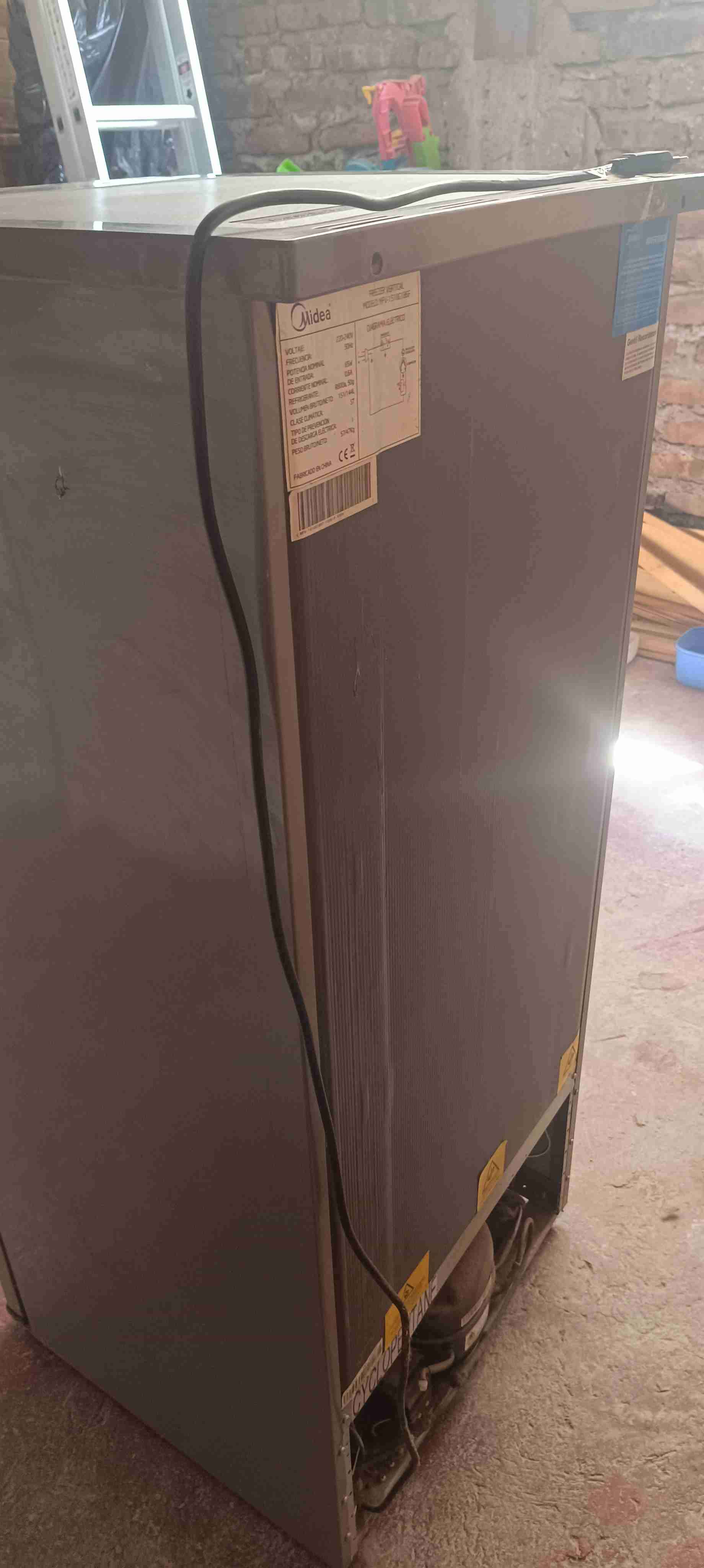 Congelador vertical compacto - miniatura 5