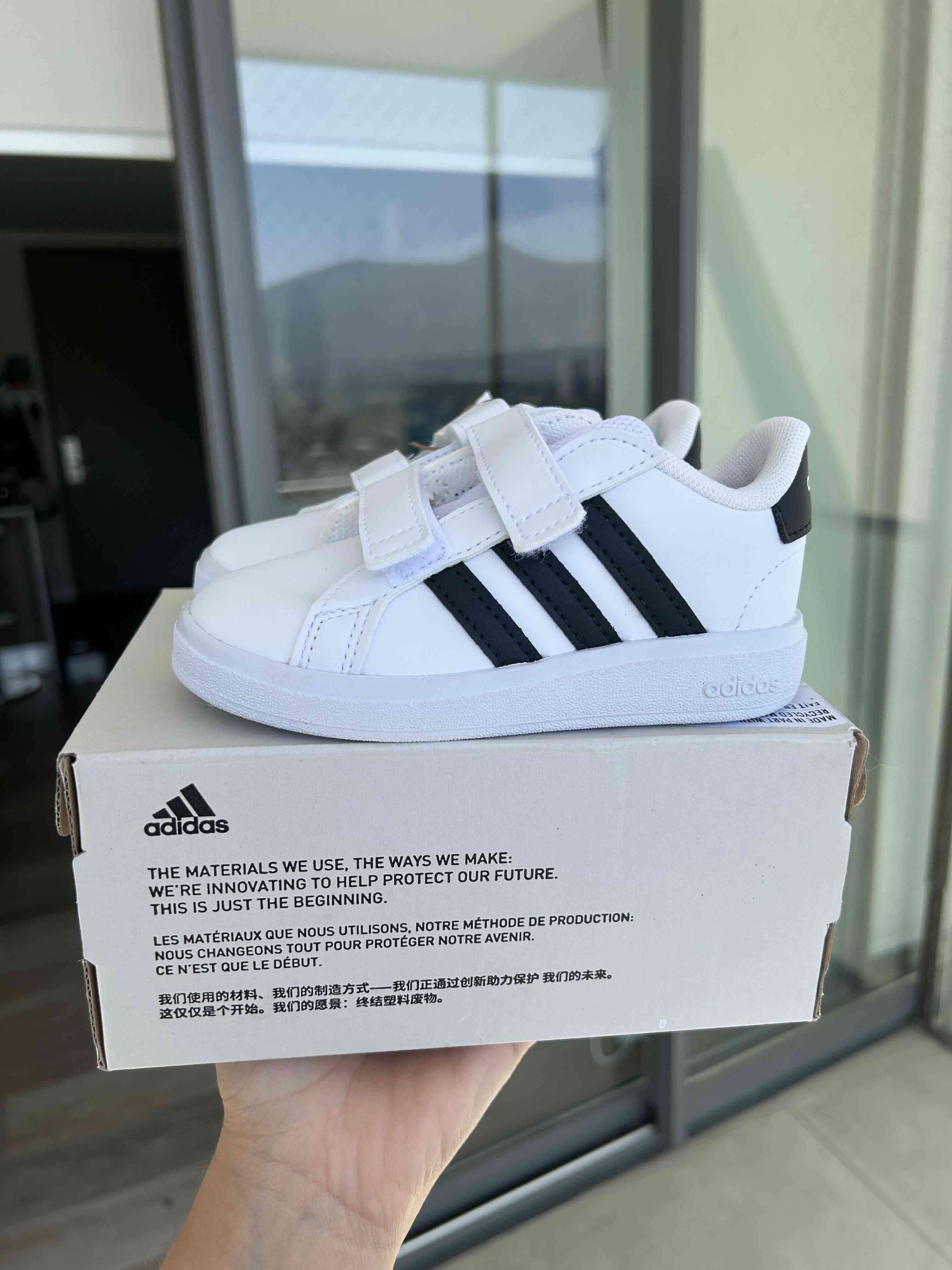 Zapatillas blancas Adidas para niños - miniatura 2
