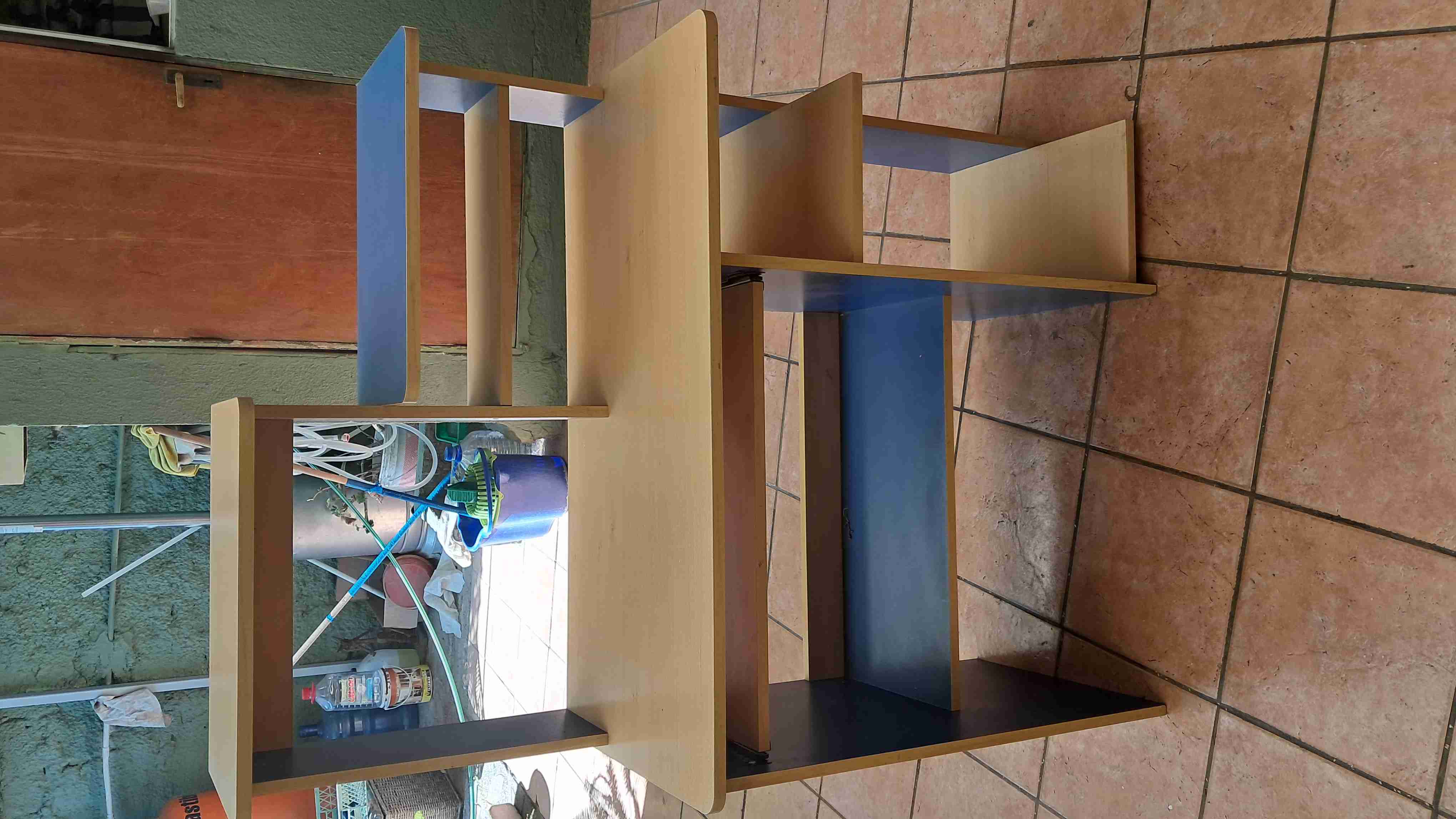 Escritorio con estantes de madera - miniatura 2