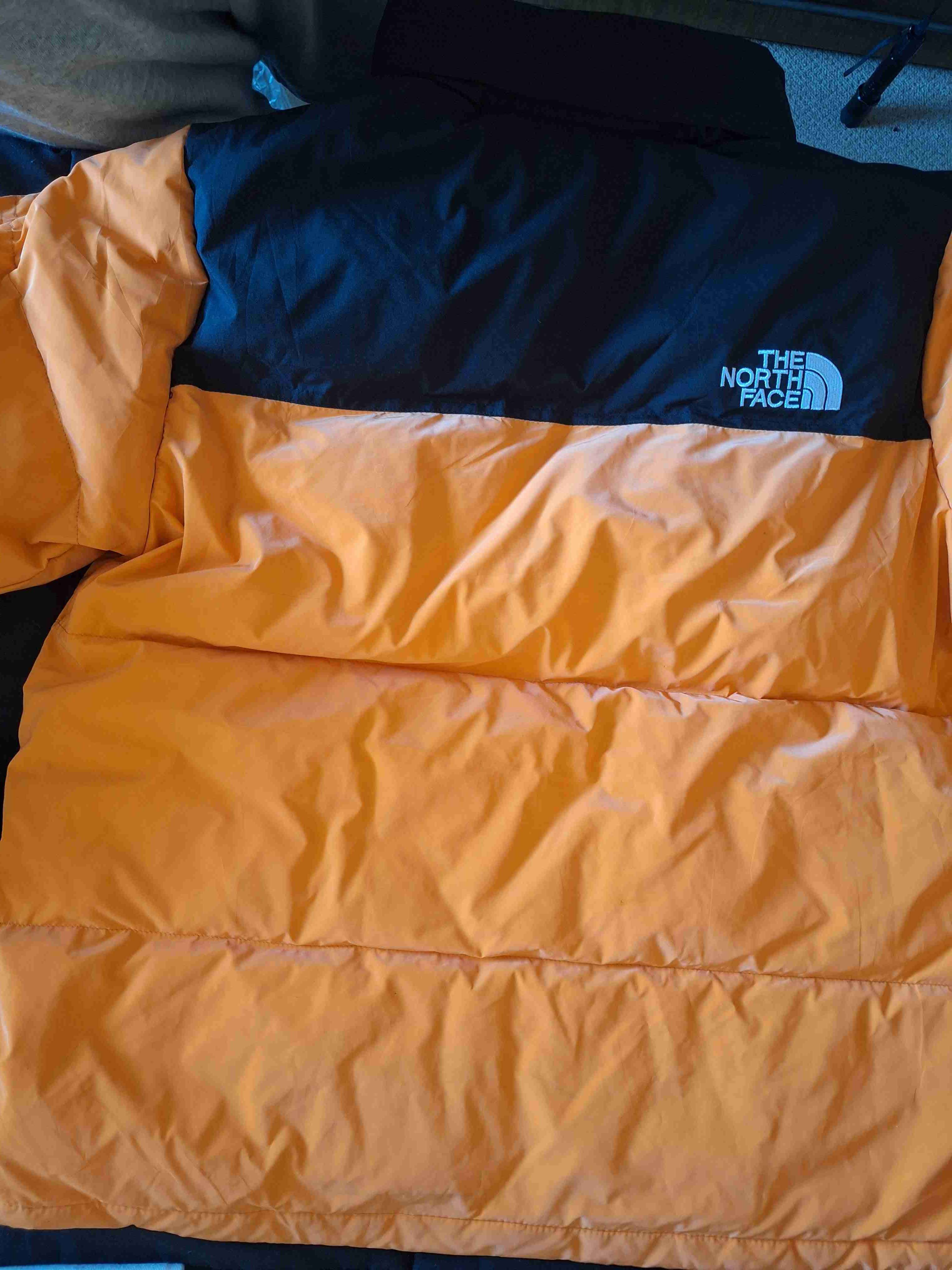 Chaqueta The North Face naranja y negra - miniatura 4